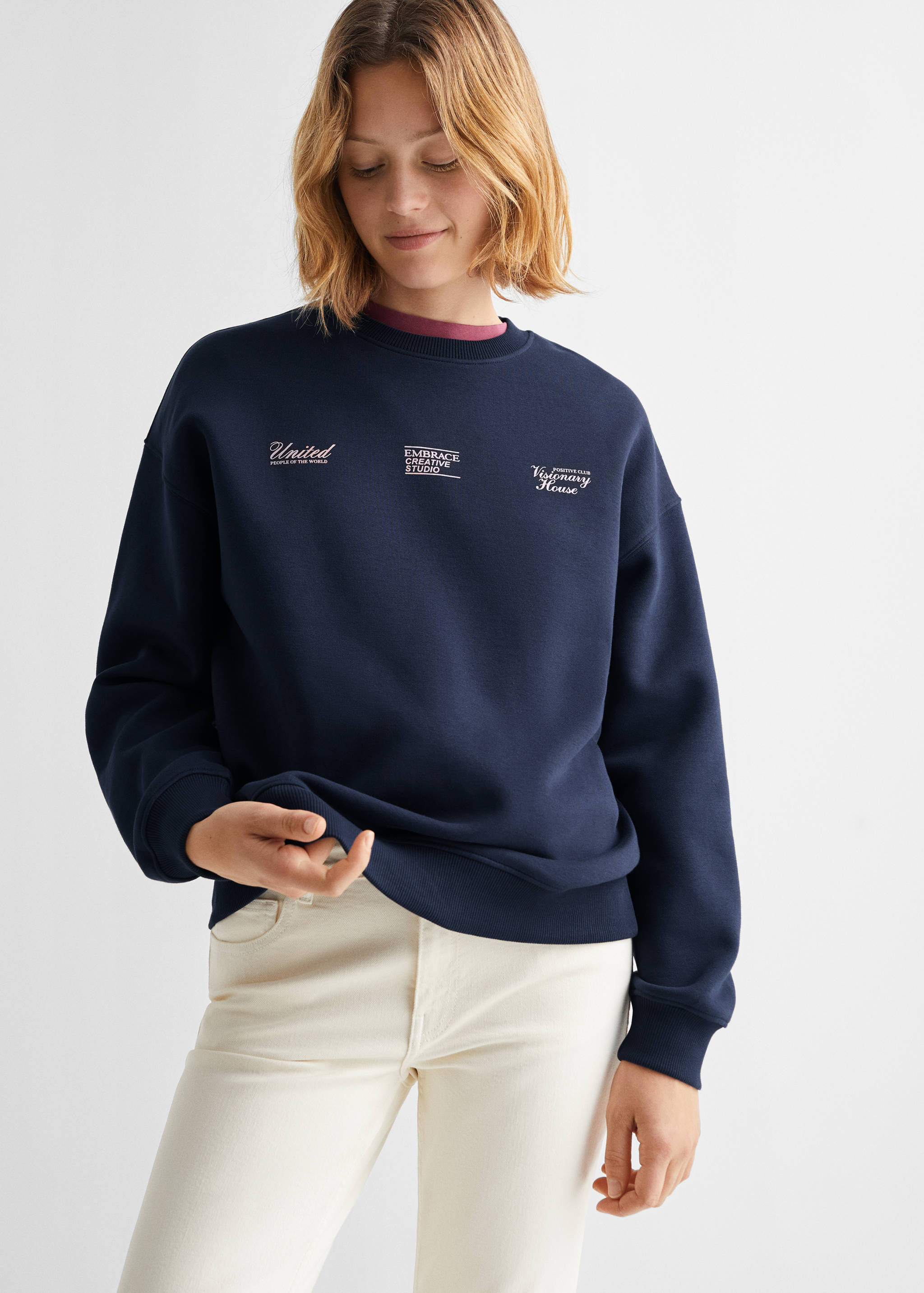 Sweater message imprimé - Plan moyen