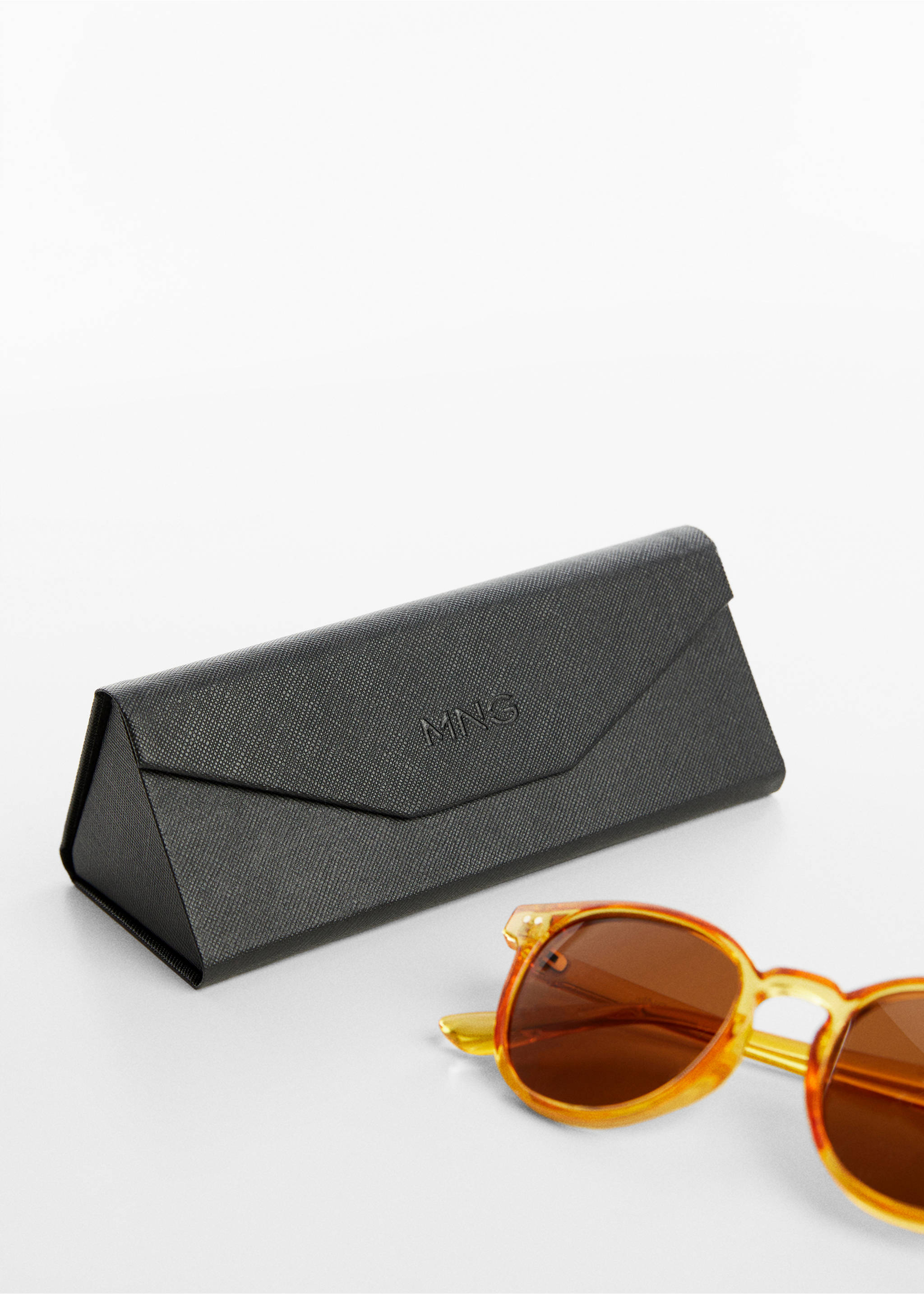 Polarised sunglasses - Details of the article 3, Ochre. Ref: 67080644-00.