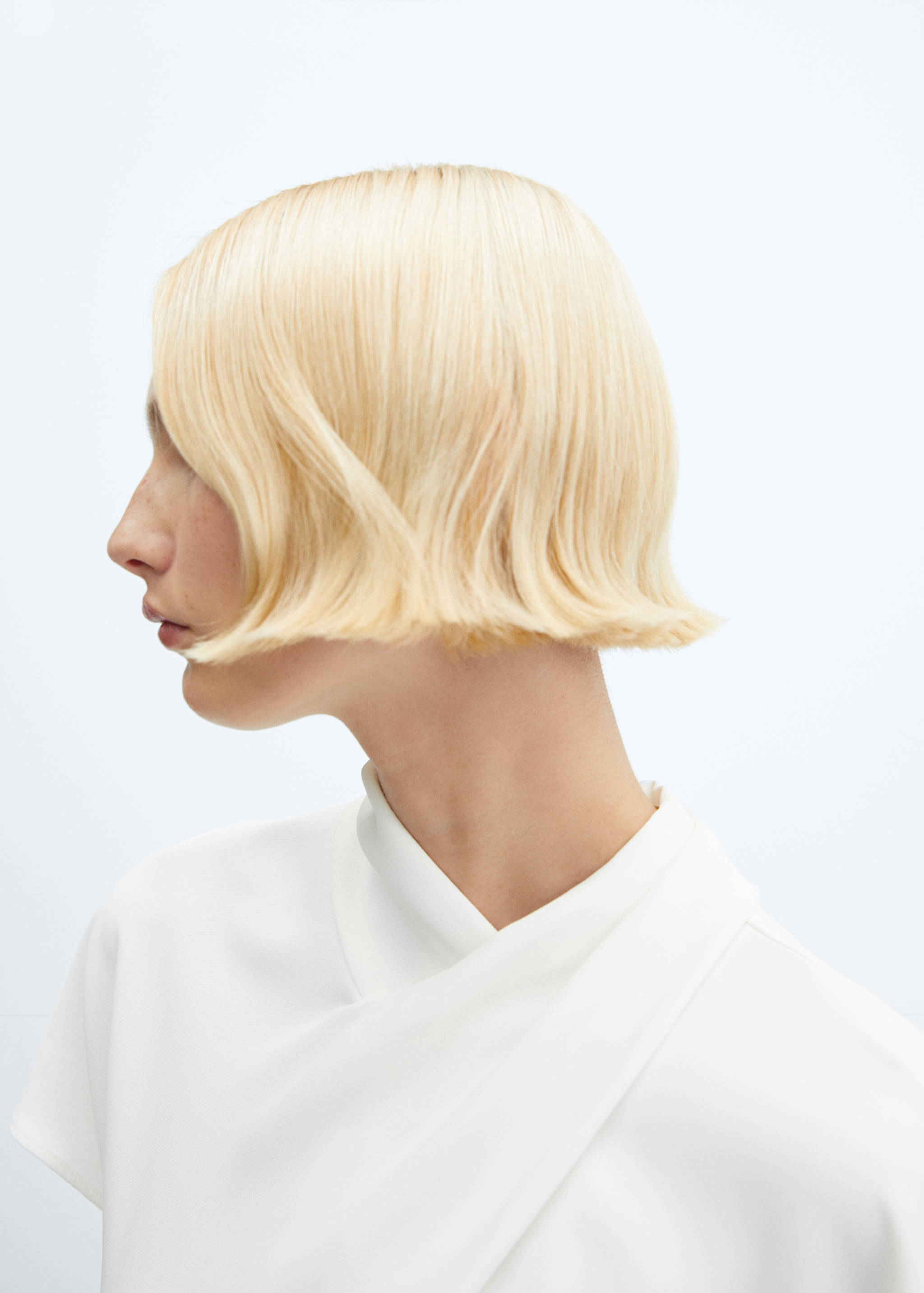 Langer Jumpsuit mit überkreuztem Kragen - Detail des Artikels 1