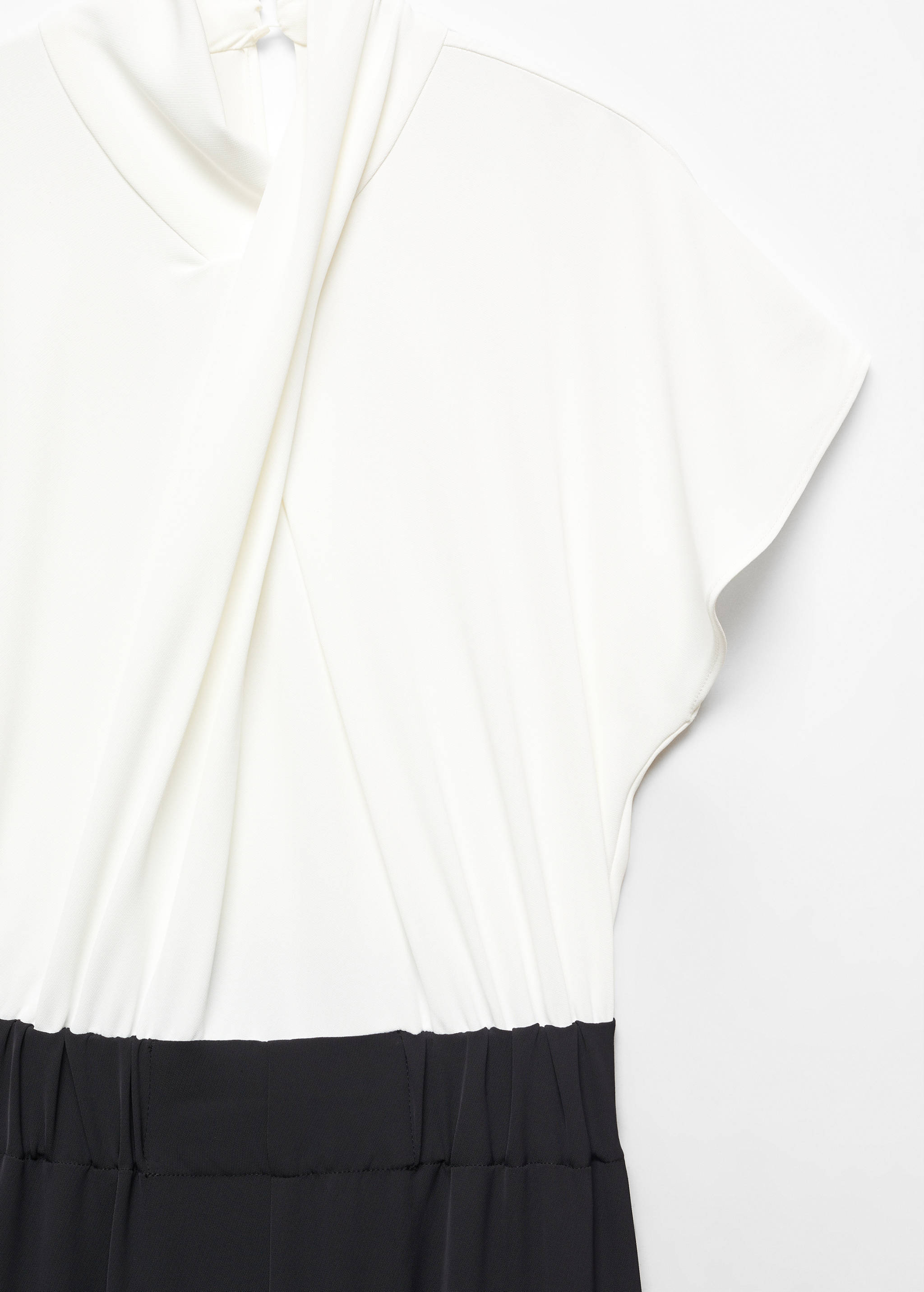 Langer Jumpsuit mit überkreuztem Kragen - Detail des Artikels 8