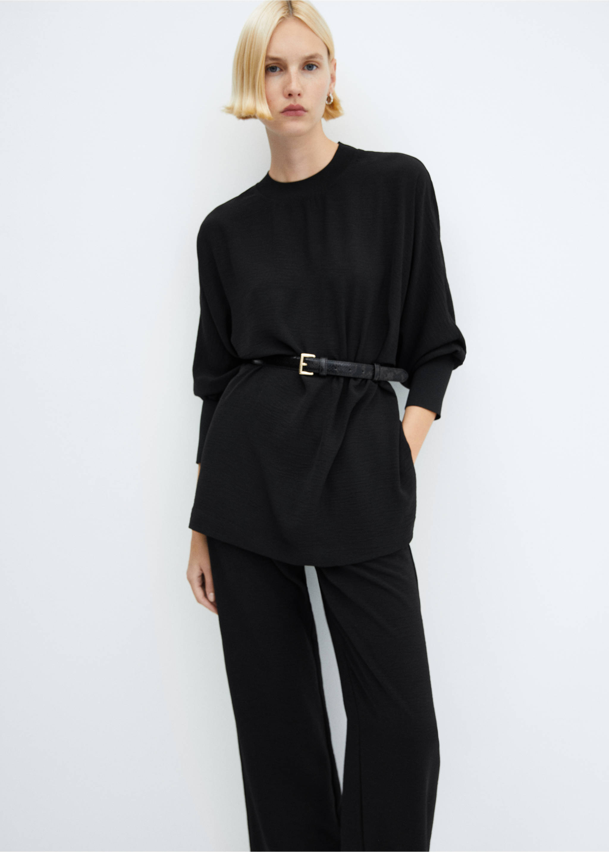 Oversized textured sweatshirt - Details of the article 2, Black. Ref: 67080666-00.