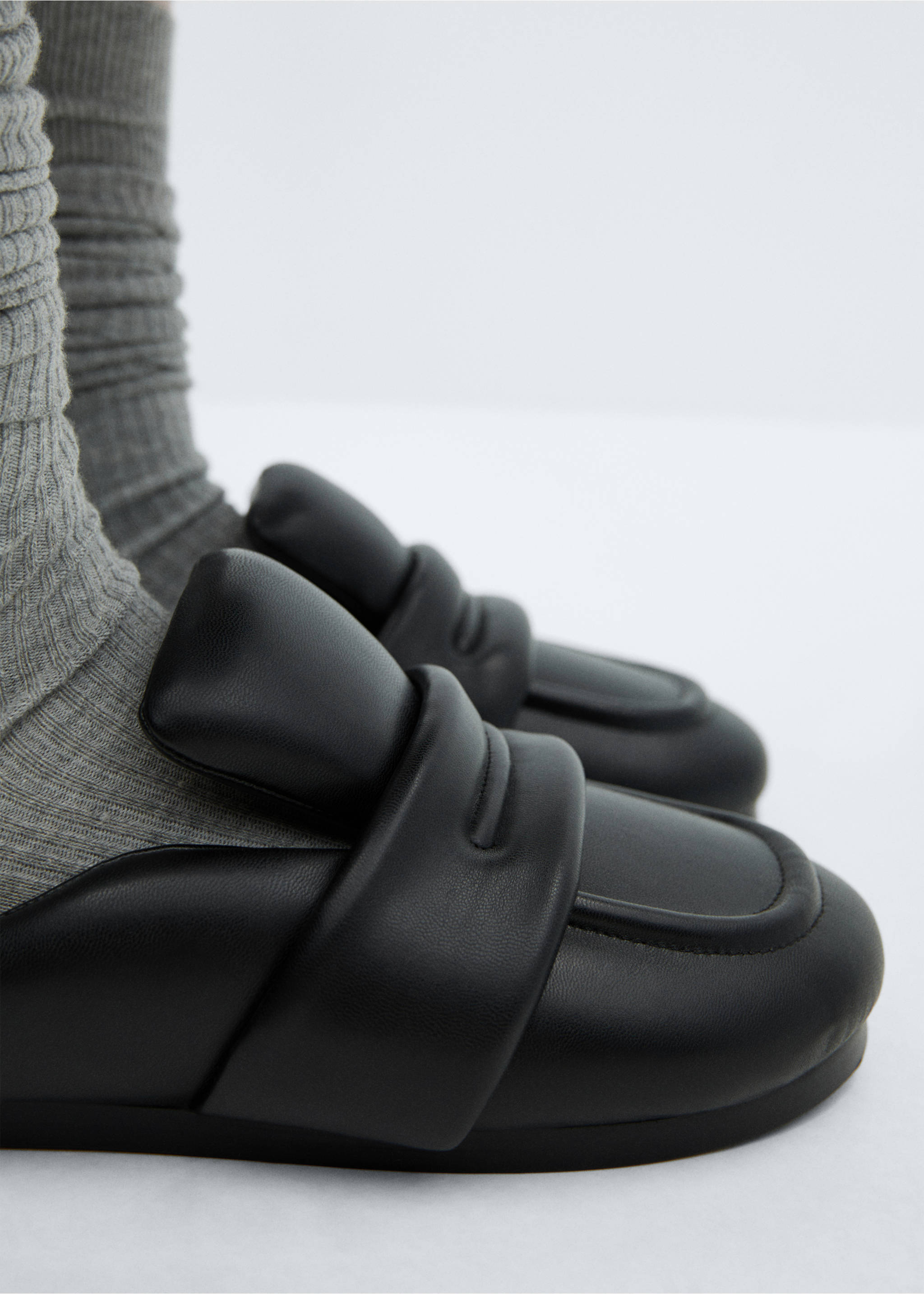 Quilted slingback loafer - Details of the article 9, Black. Ref: 67081008-00.