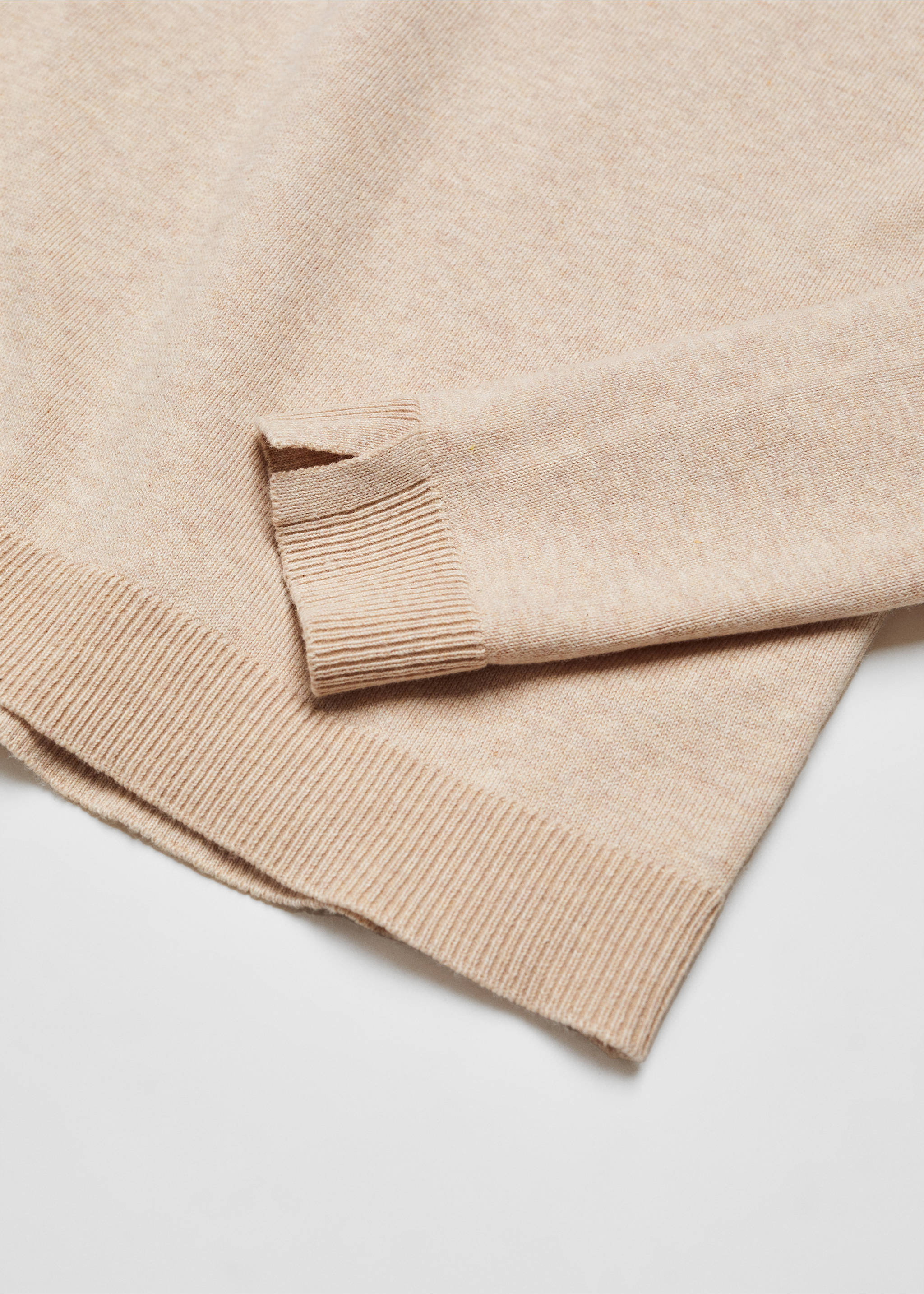 Cable-knit turtleneck sweater - Details of the article 8, Sand. Ref: 67081505-00.