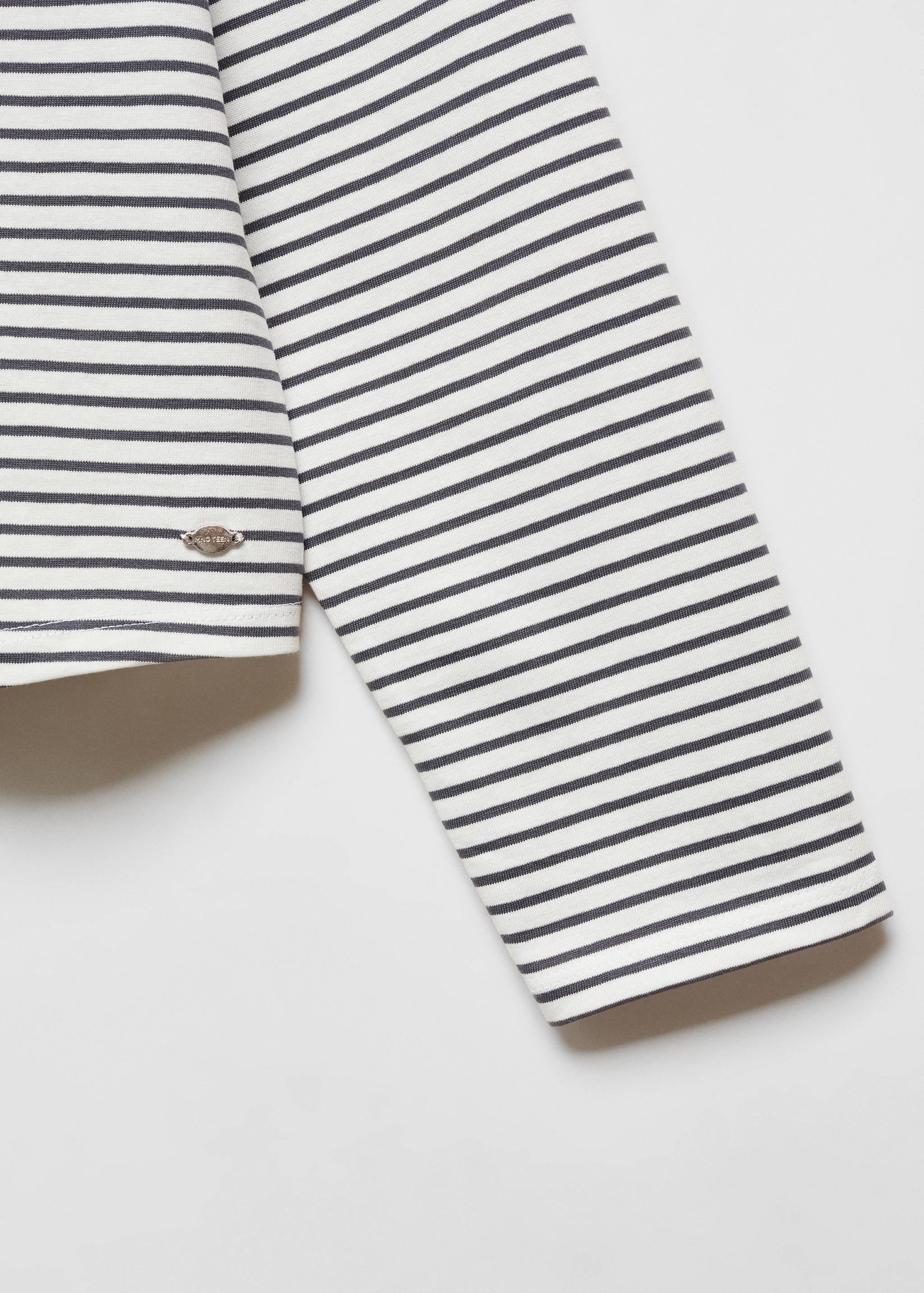Langärmliges T-Shirt mit Streifen - Detail des Artikels 8