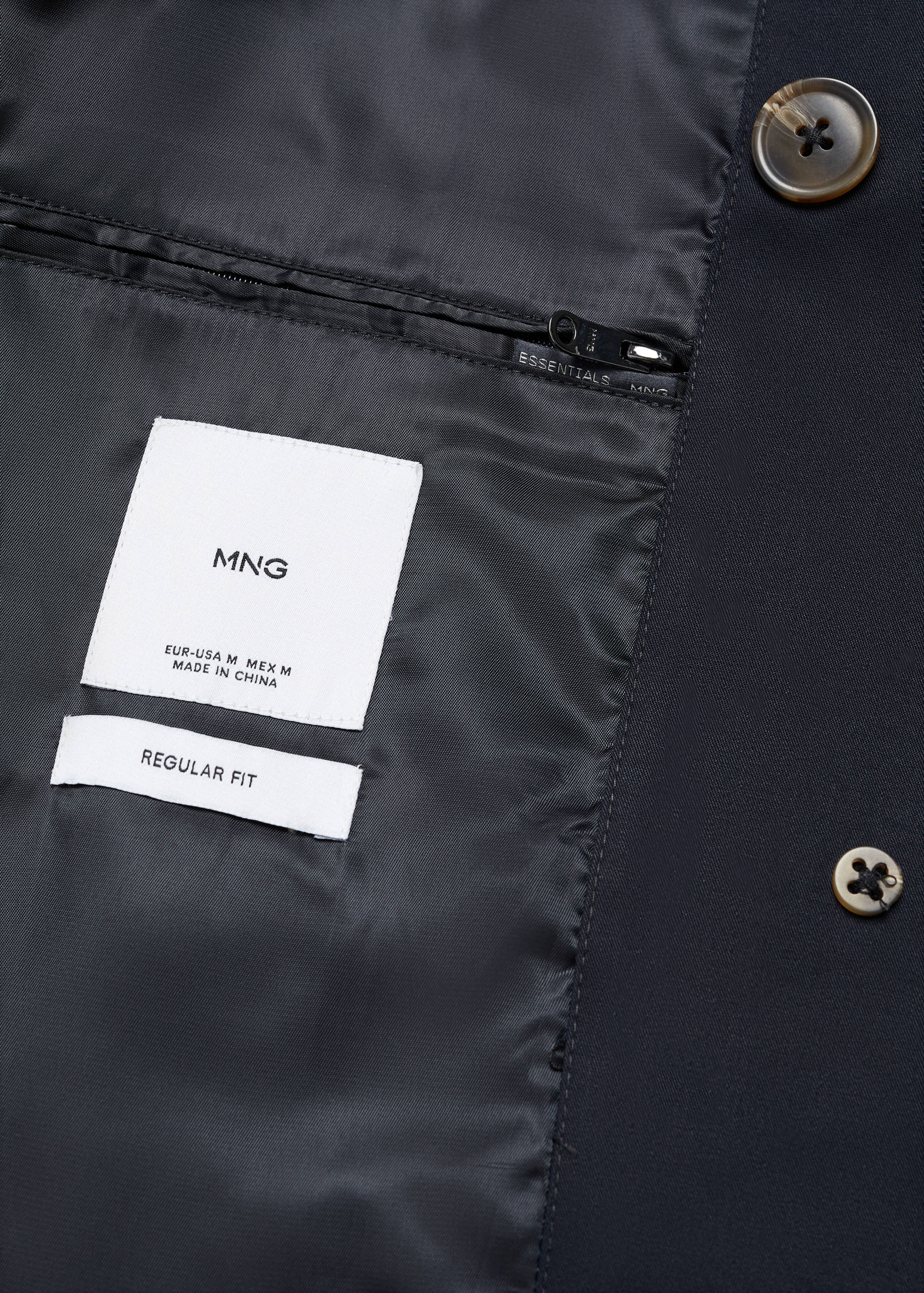 Classic water-repellent trench coat - Details of the article 0