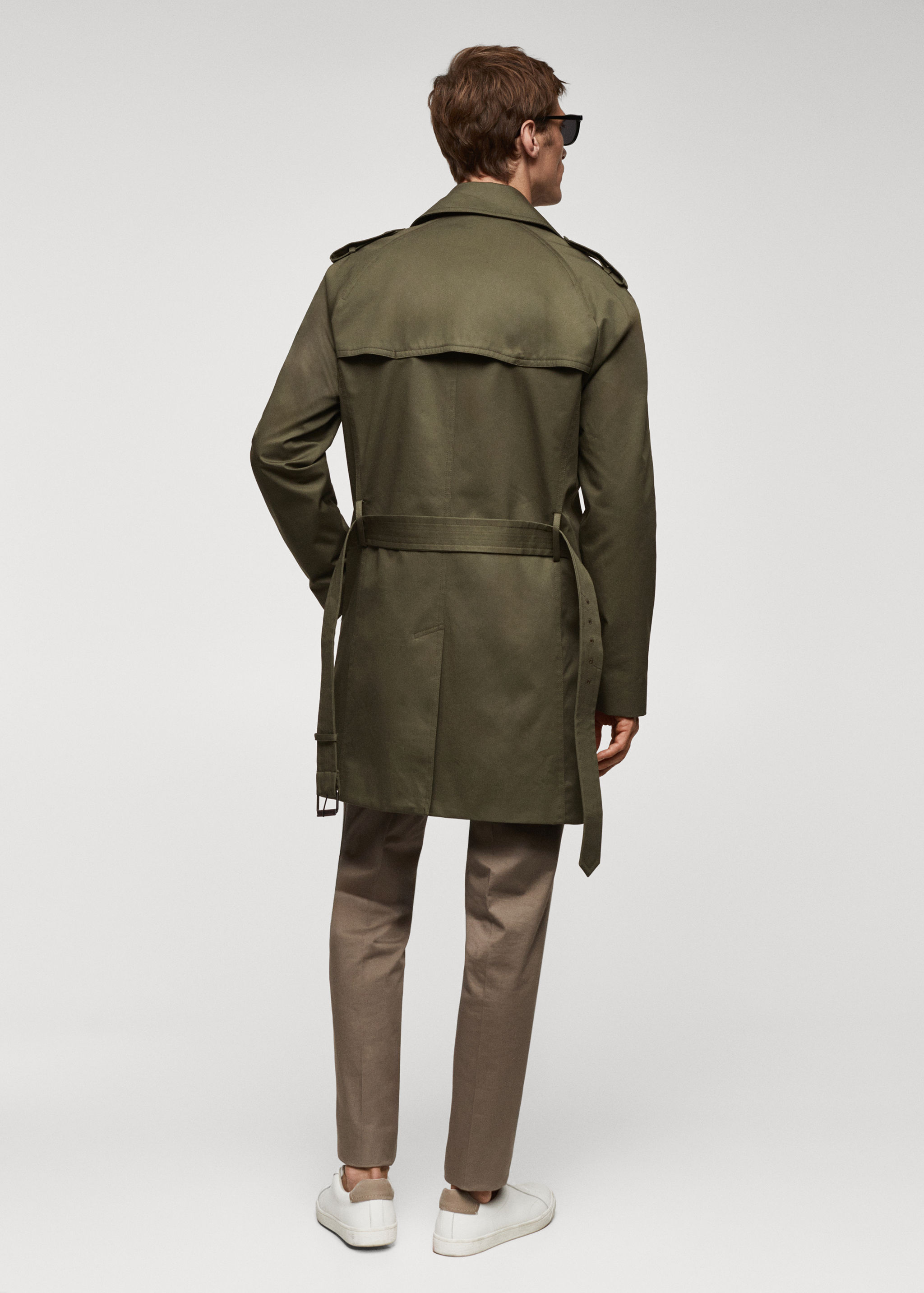 Klassischer wasserabweisender Trenchcoat - Rückseite des Artikels