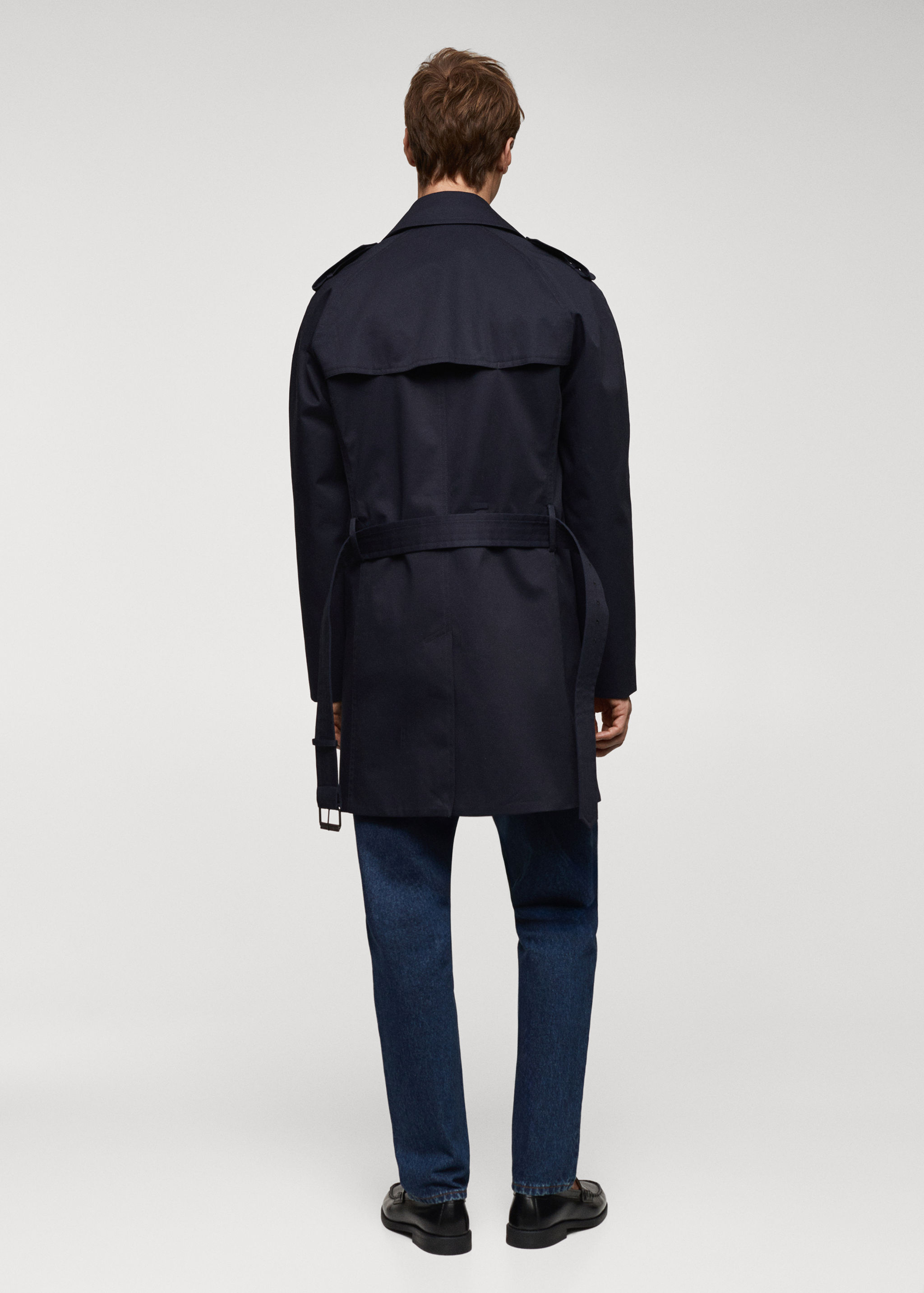 Klassischer wasserabweisender Trenchcoat - Rückseite des Artikels