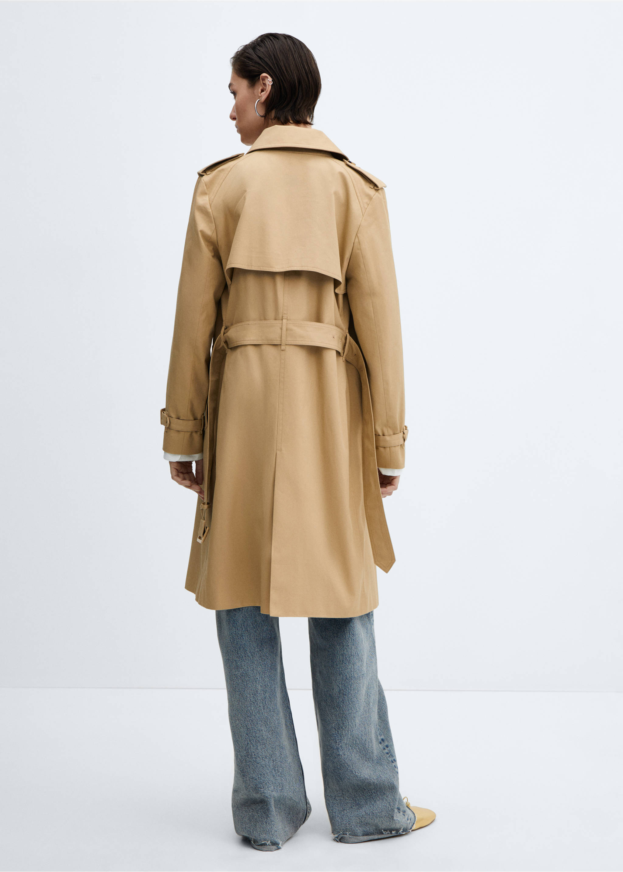 Classic trench coat with belt - Reverse of the article, Beige. Ref: 67084018-00.