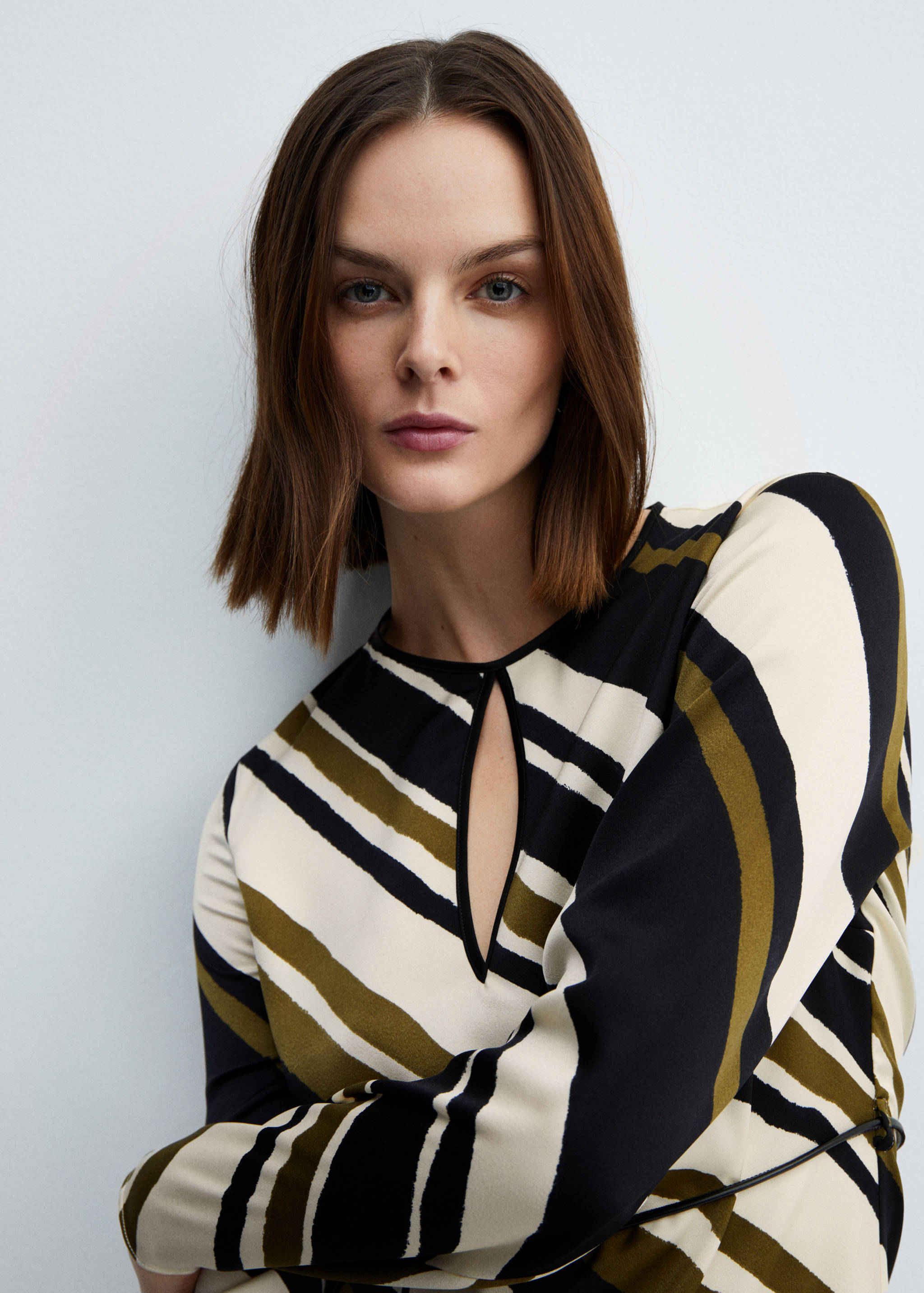 Streifenkleid mit Gürtel - Detail des Artikels 1