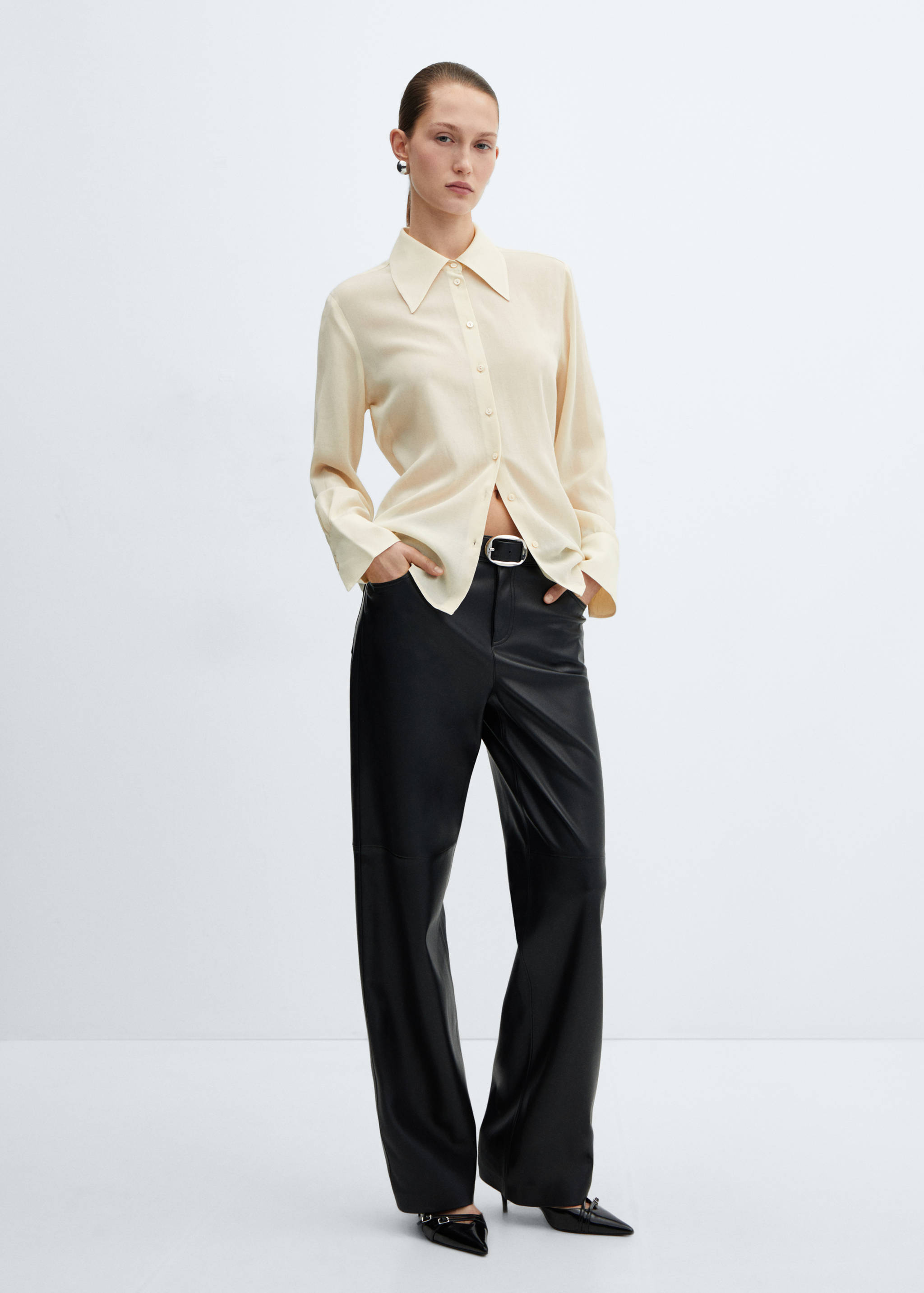 Soepelvallende blouse met knopen - Overzichtstekening