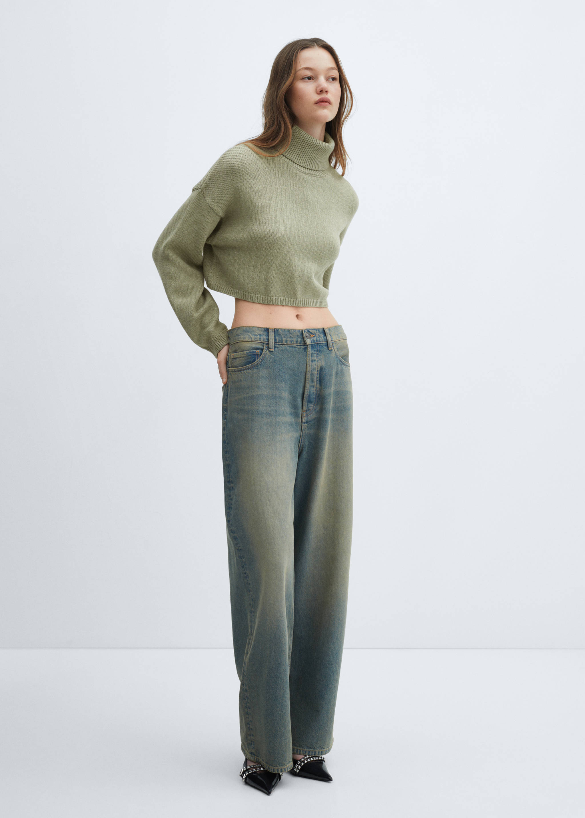 Turtleneck knitted sweater - General plane