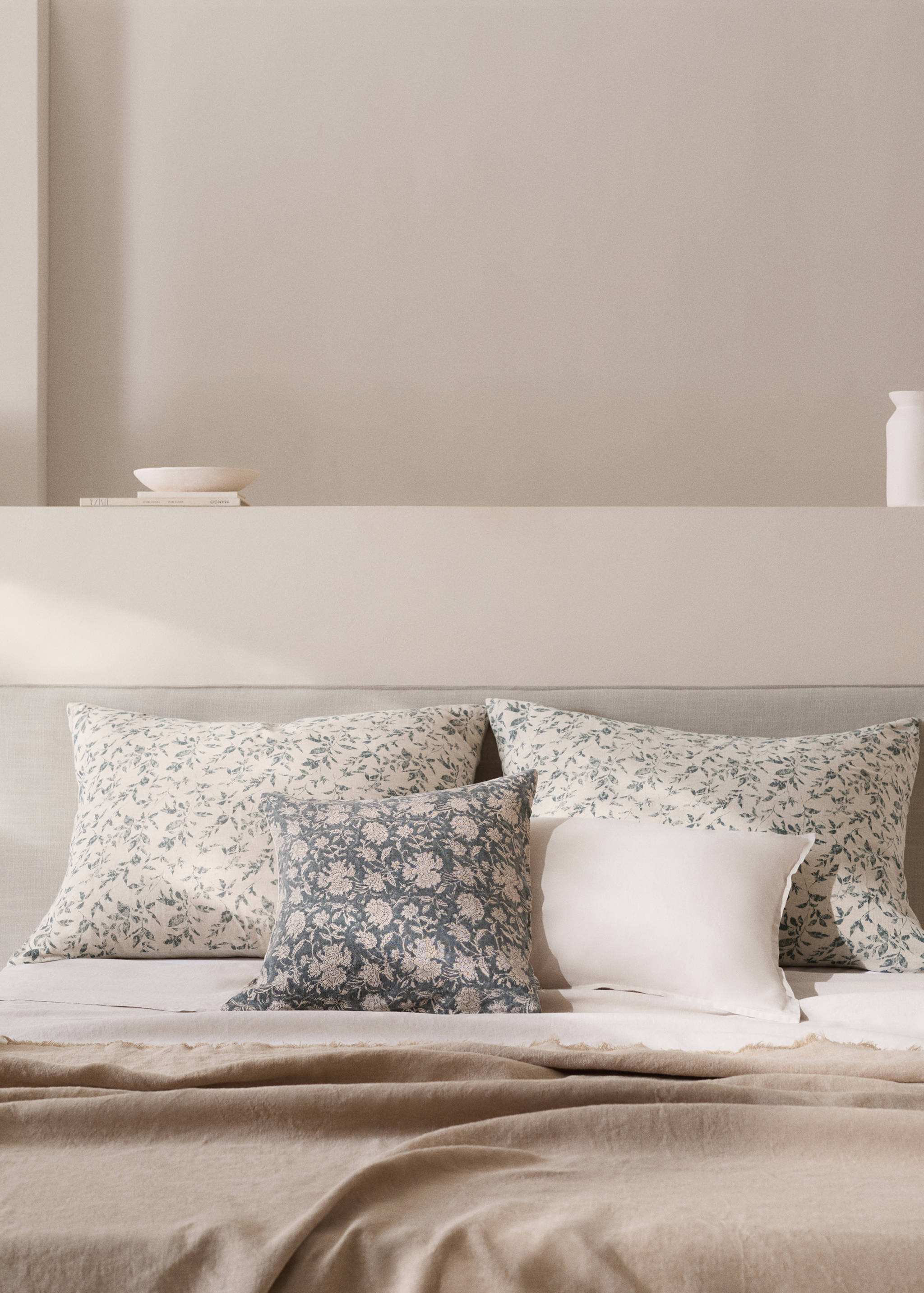 Cotton linen floral cushion cover 70x90cm - General plane