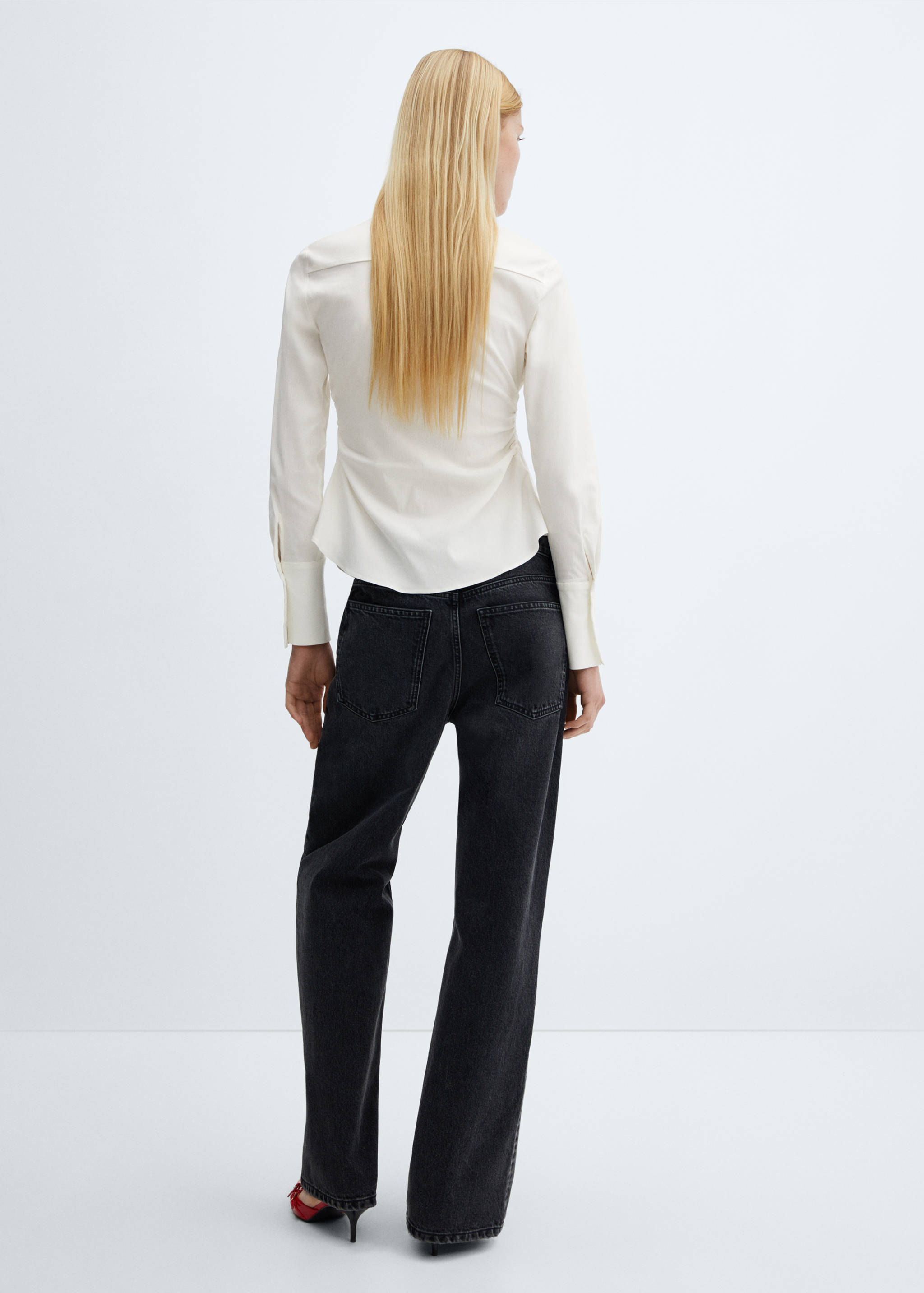 Koszula z marszczeniem - Tylna strona artykułu