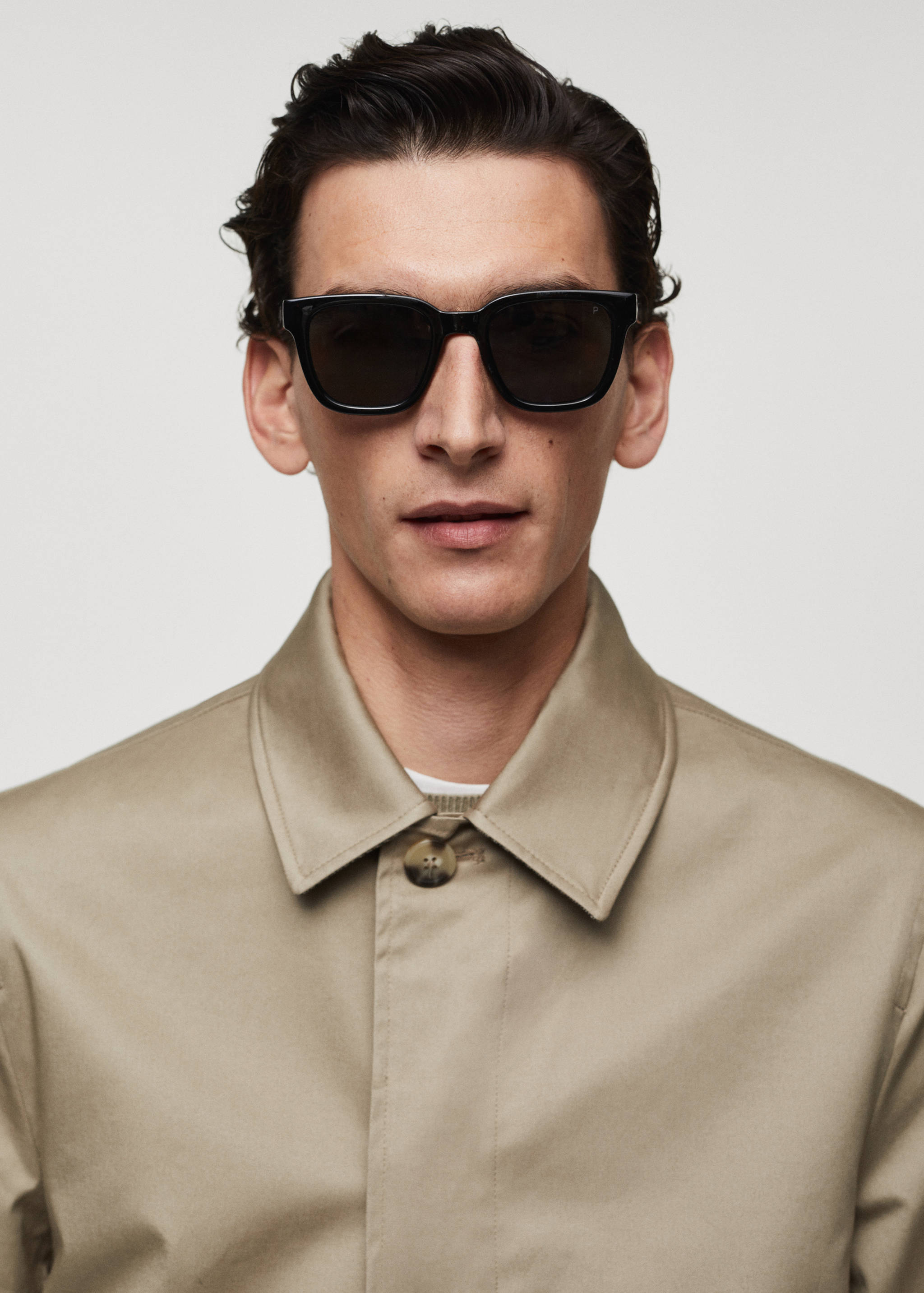 Trenchcoat i bomull detalj på kragen - Detaljer om artikeln 1