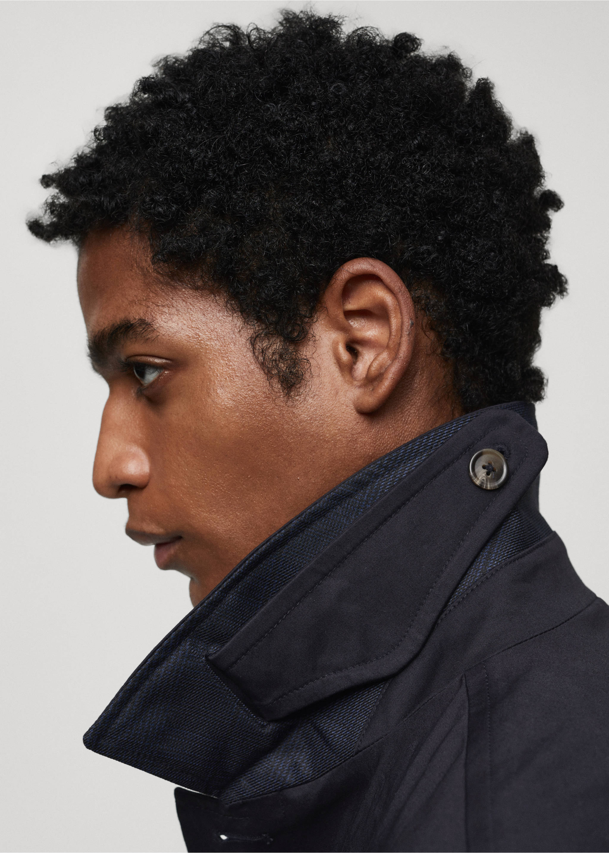 Cotton trench coat with collar detail - Details of the article 4, Dark Navy. Ref: 67084438-00.