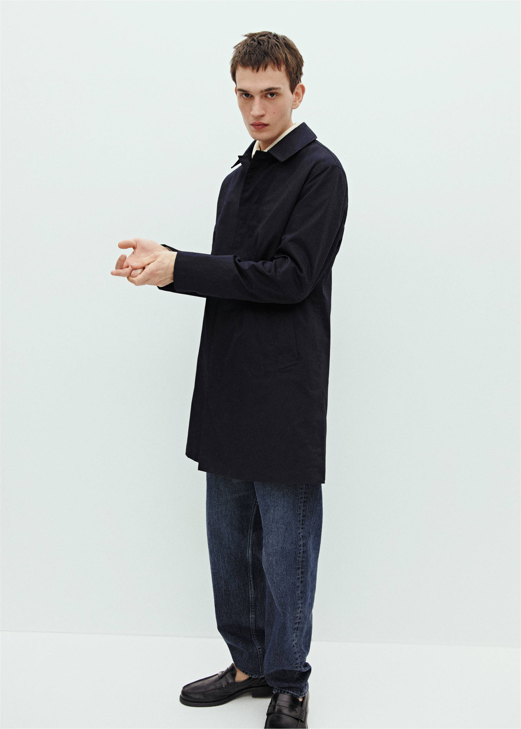Cotton trench coat with collar detail - Details of the article 6, Dark Navy. Ref: 67084438-00.
