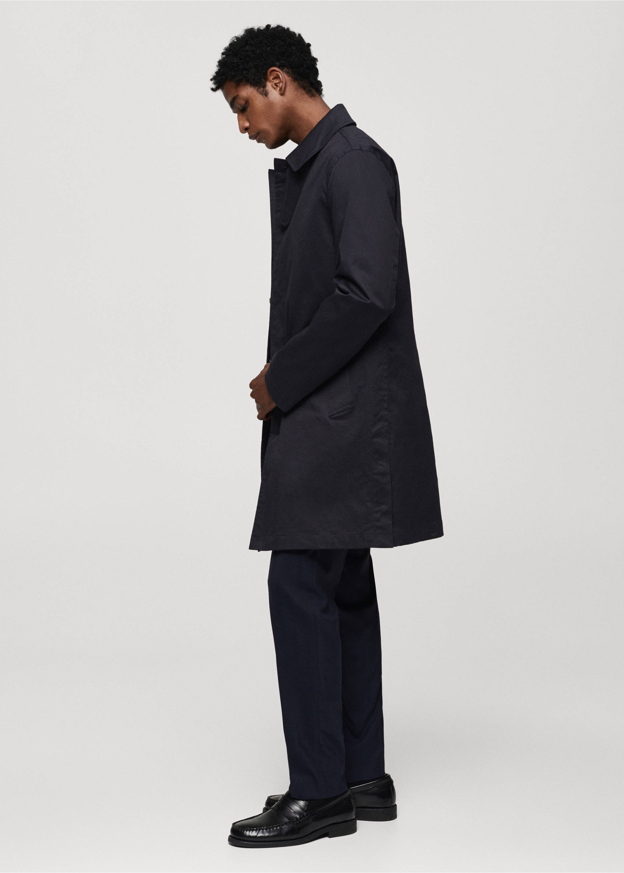 Cotton trench coat with collar detail - Details of the article 2, Dark Navy. Ref: 67084438-00.