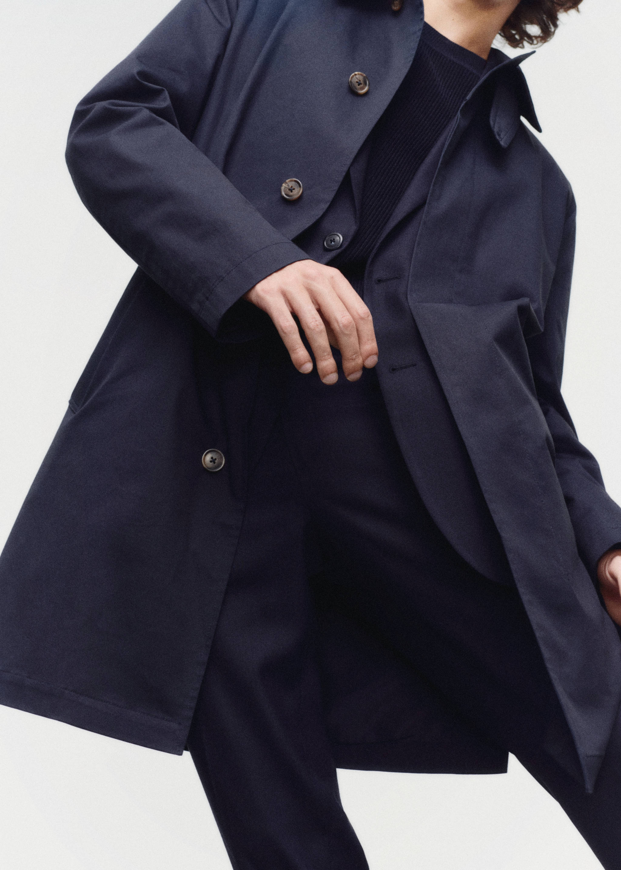 Cotton trench coat with collar detail - Details of the article 5, Dark Navy. Ref: 67084438-00.