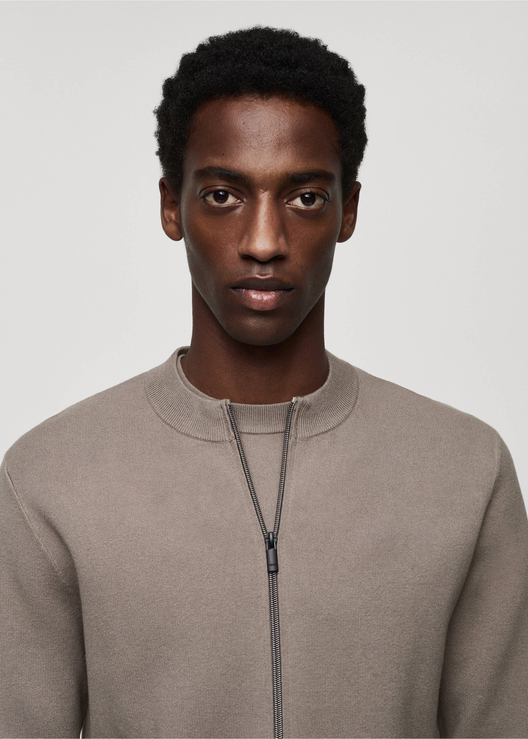 Thermoregulating zipped cardigan - Details of the article 1, Mink Grey. Ref: 67084448-00.
