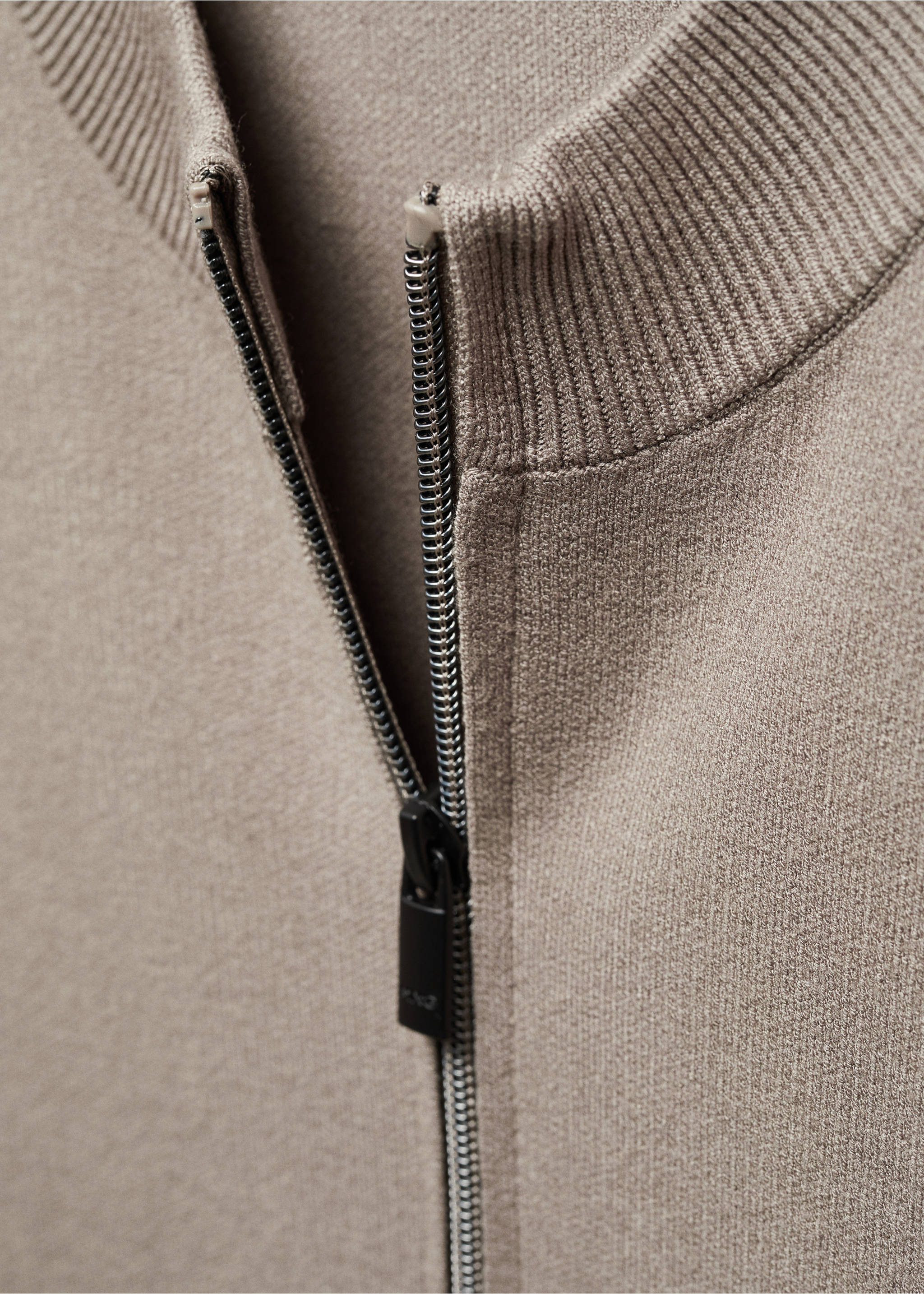 Thermoregulating zipped cardigan - Details of the article 8, Mink Grey. Ref: 67084448-00.