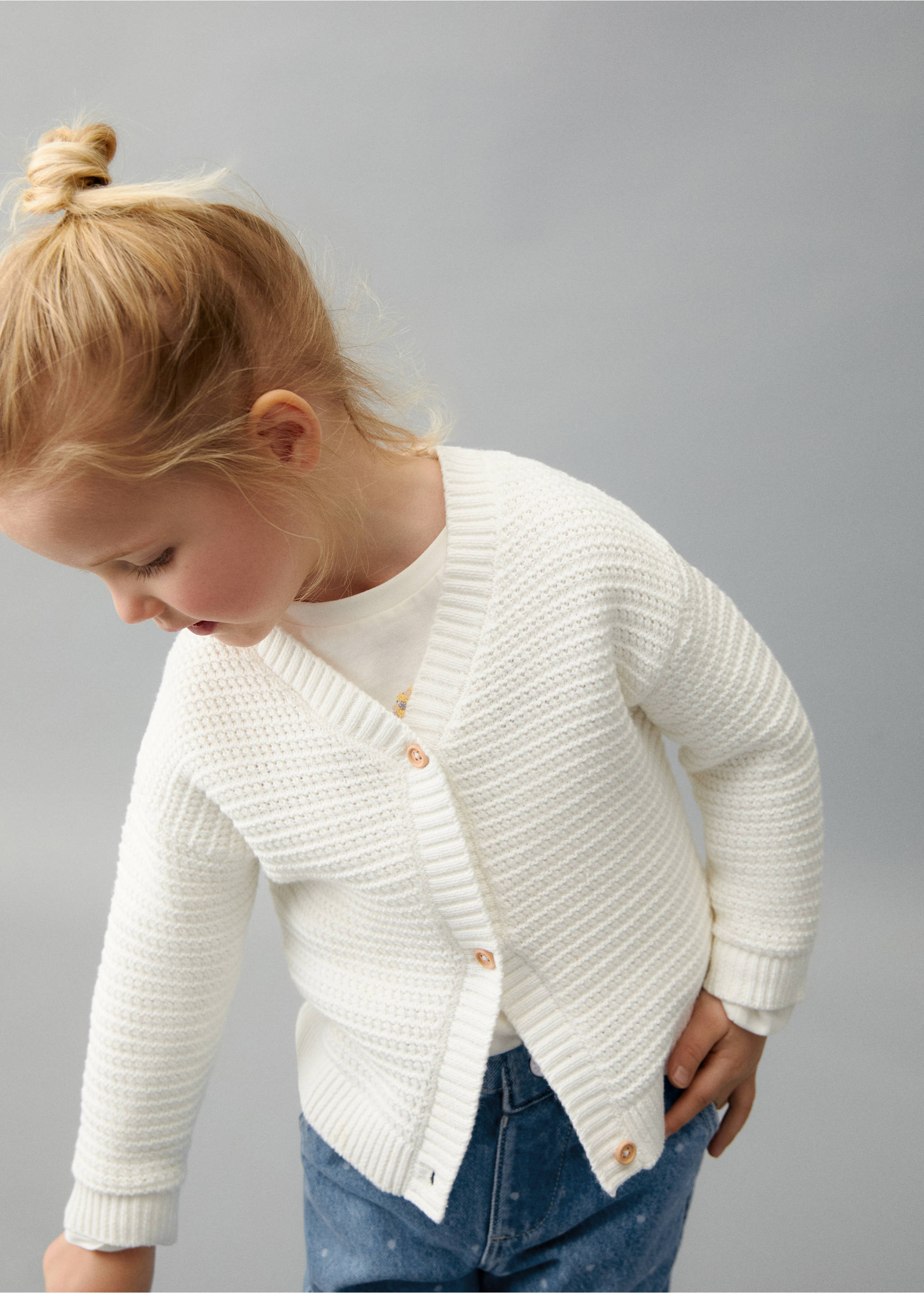 Càrdigan punt botons - Detall de l'article 1, Blanc trencat. Ref: 67084451-00.