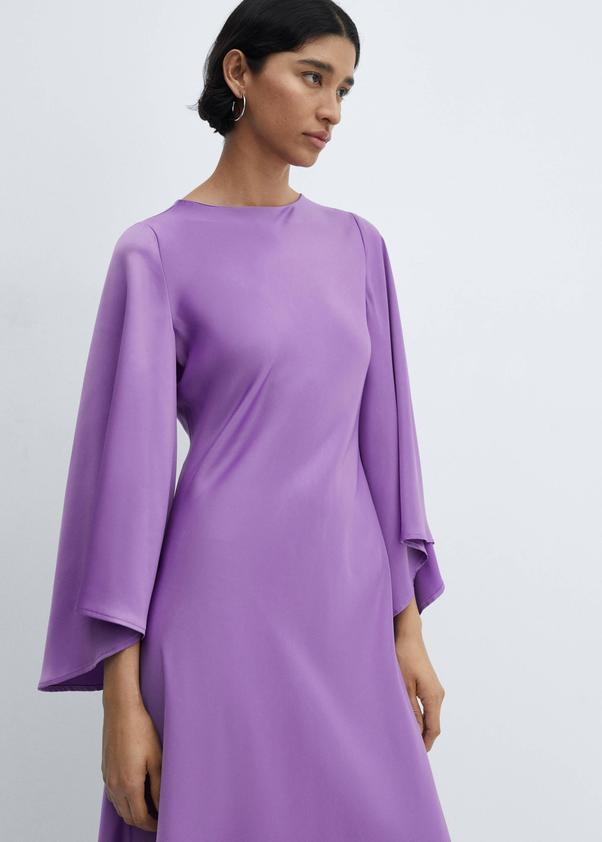 Flared-sleeve satin dress - Medium plane
