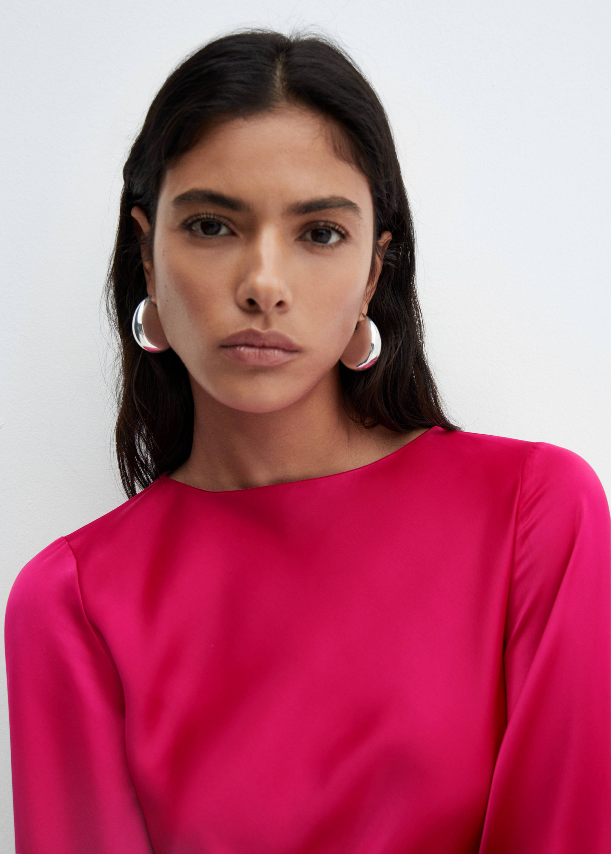 Rochie satinată cu mâneci evazate - Detaliu al articolului 1