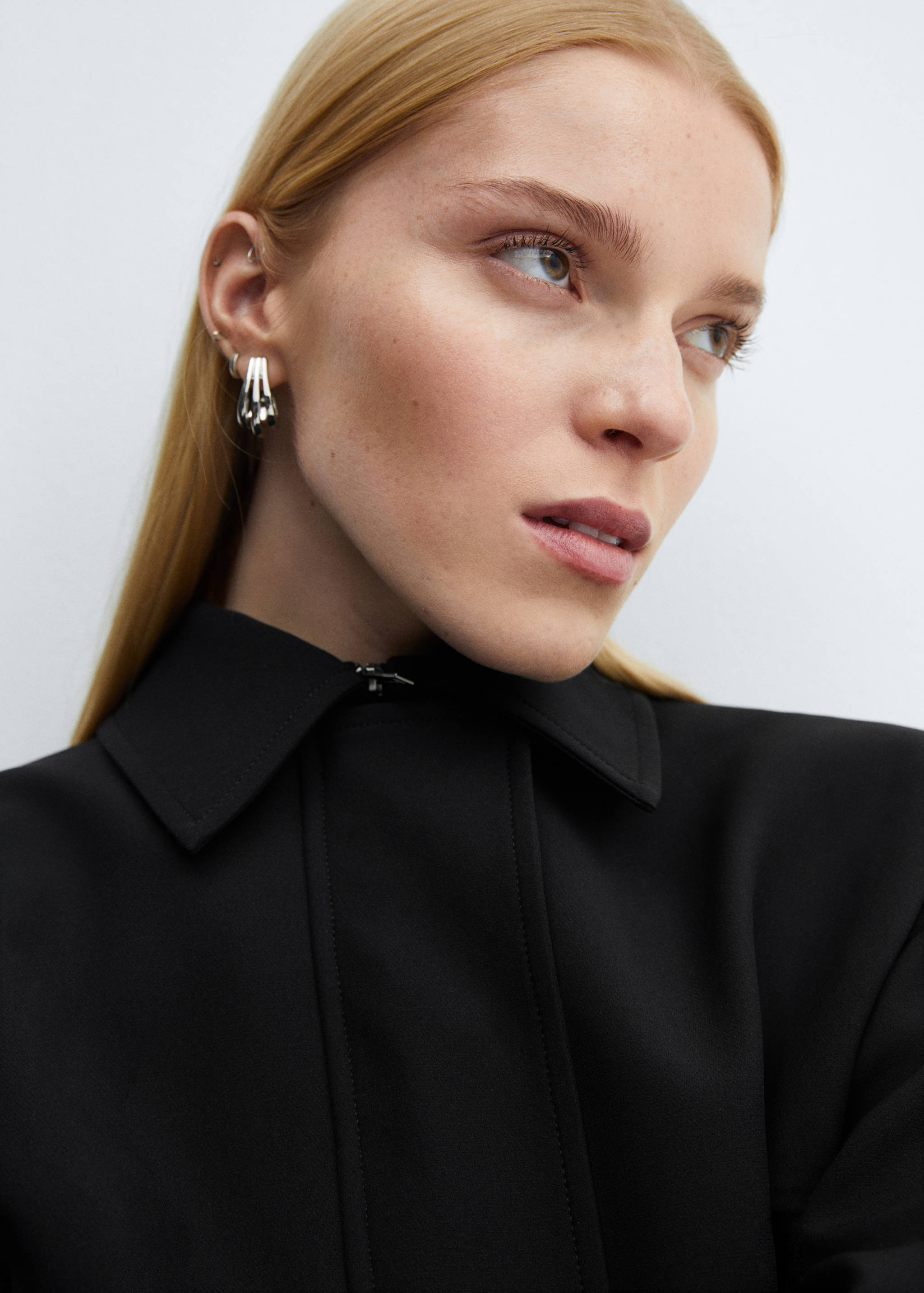 Casaco cropped com chumaços - Pormenor do artigo 2