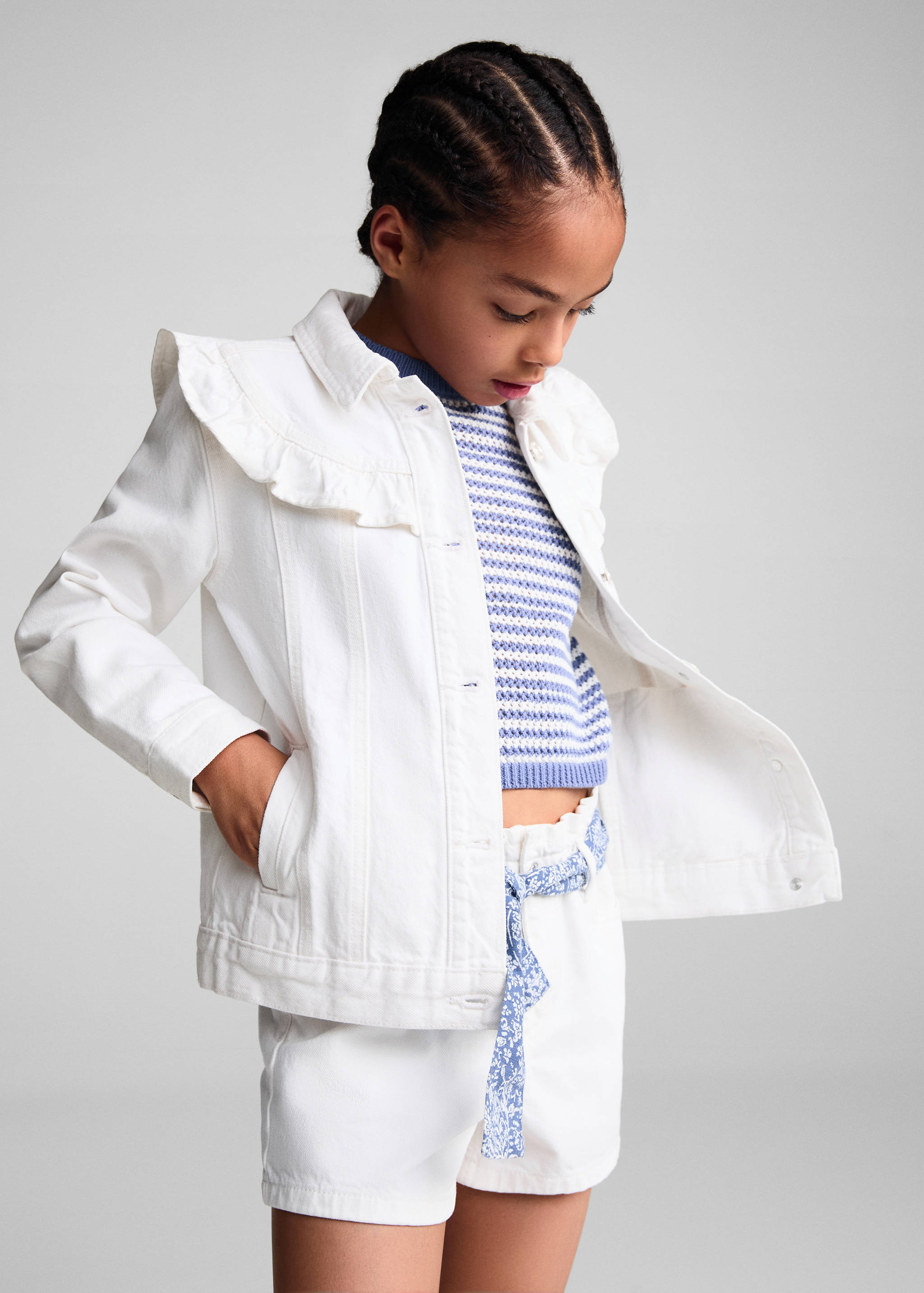 Jeansjacke mit Rüschen - Mittlere Ansicht