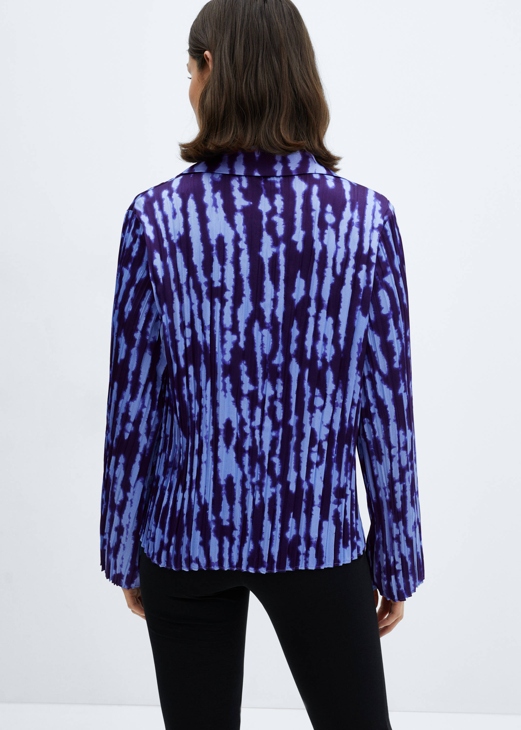 Mönstrad smockad skjorta - Artikelns baksida