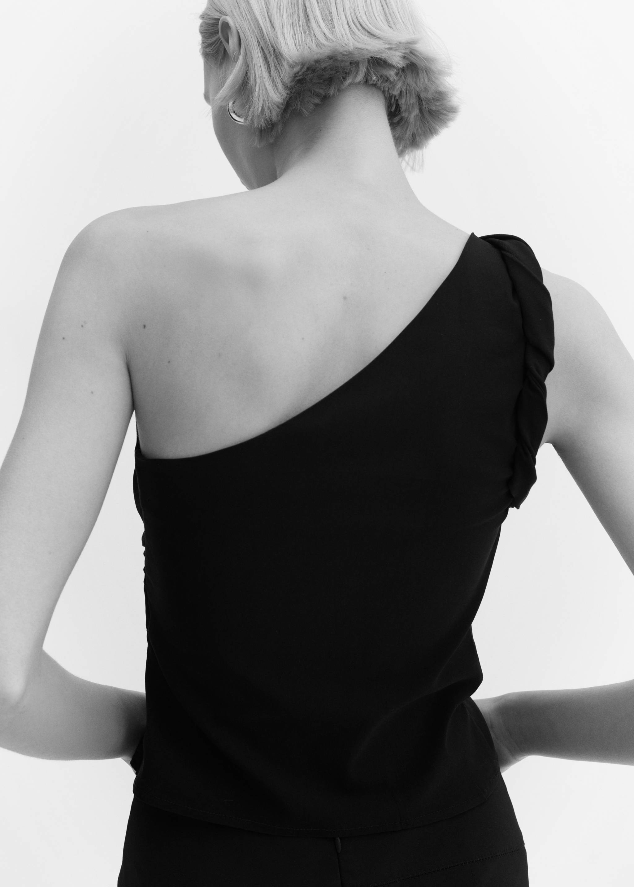 Asymmetrisk rynkad topp - Detaljer om artikeln 6