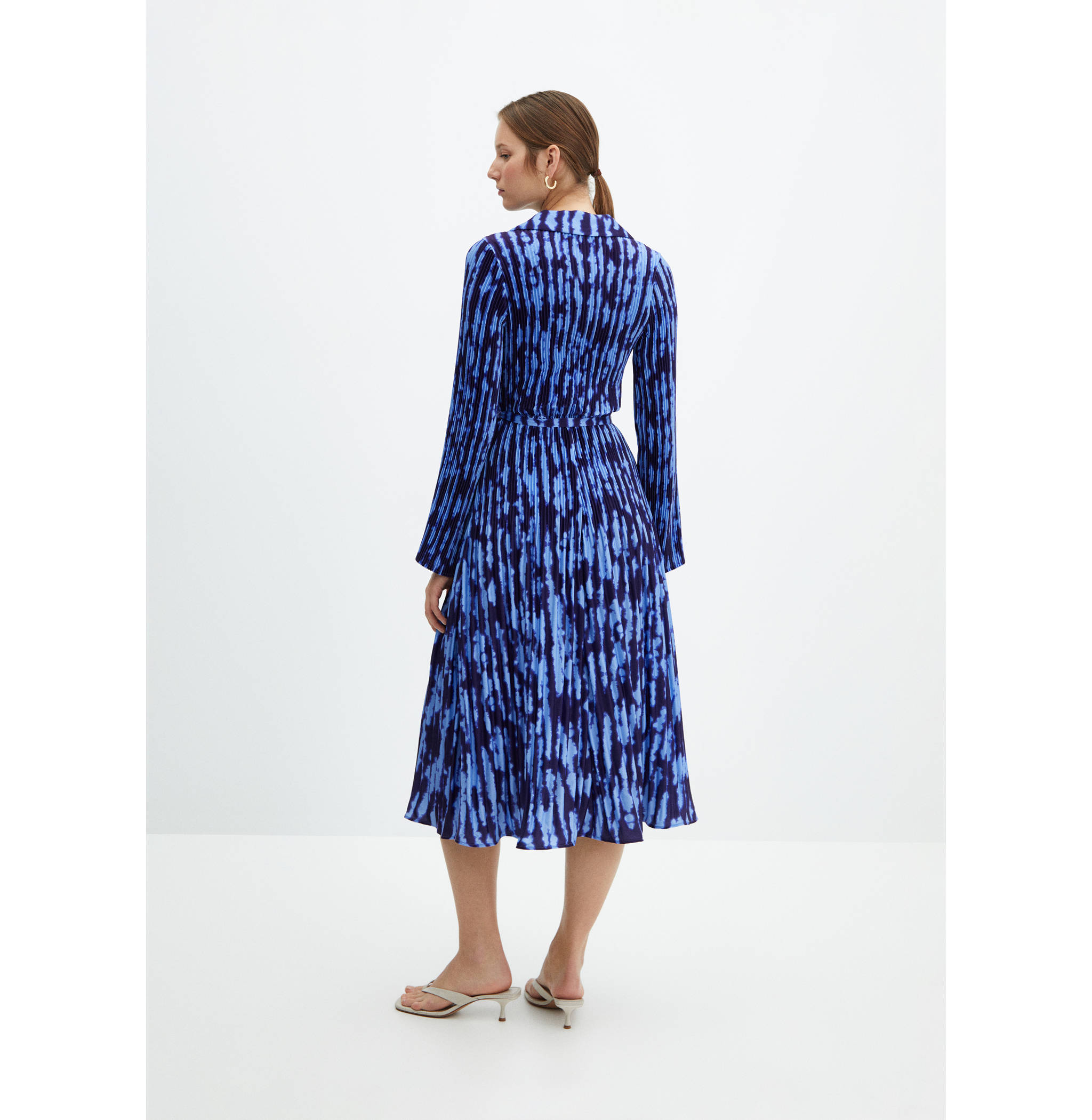 Hemdkleid mit Gürtel - Rückseite des Artikels