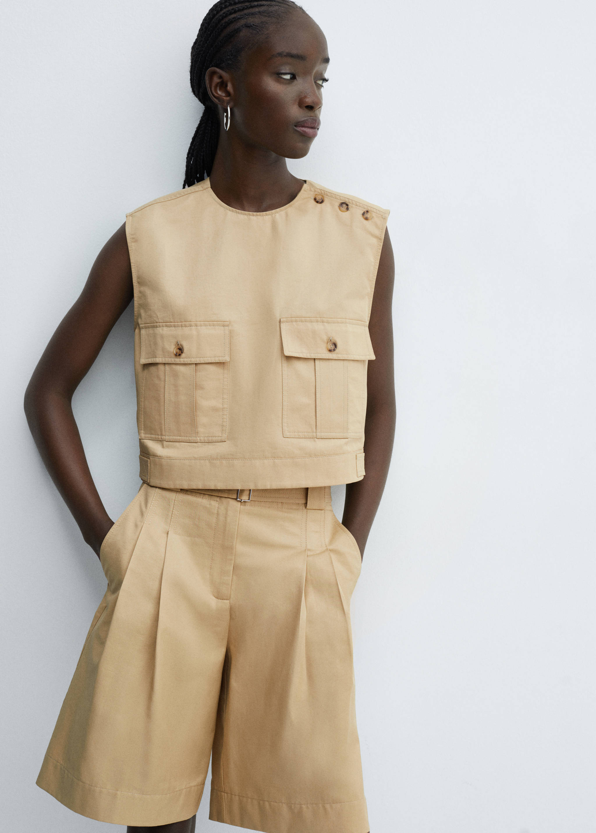 Bermuda shorts with pleat detail - Details of the article 1