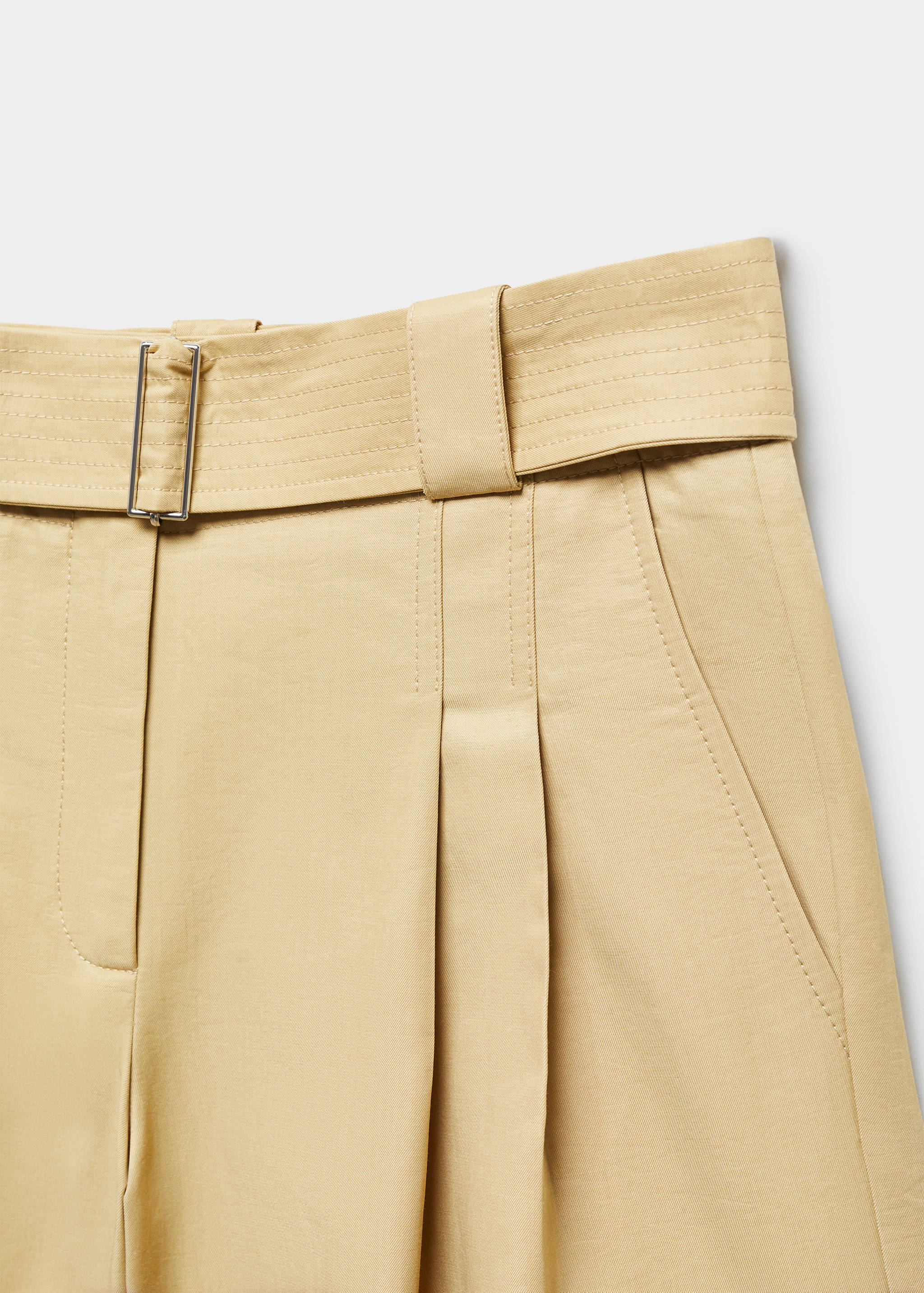 Bermuda shorts with pleat detail - Details of the article 8
