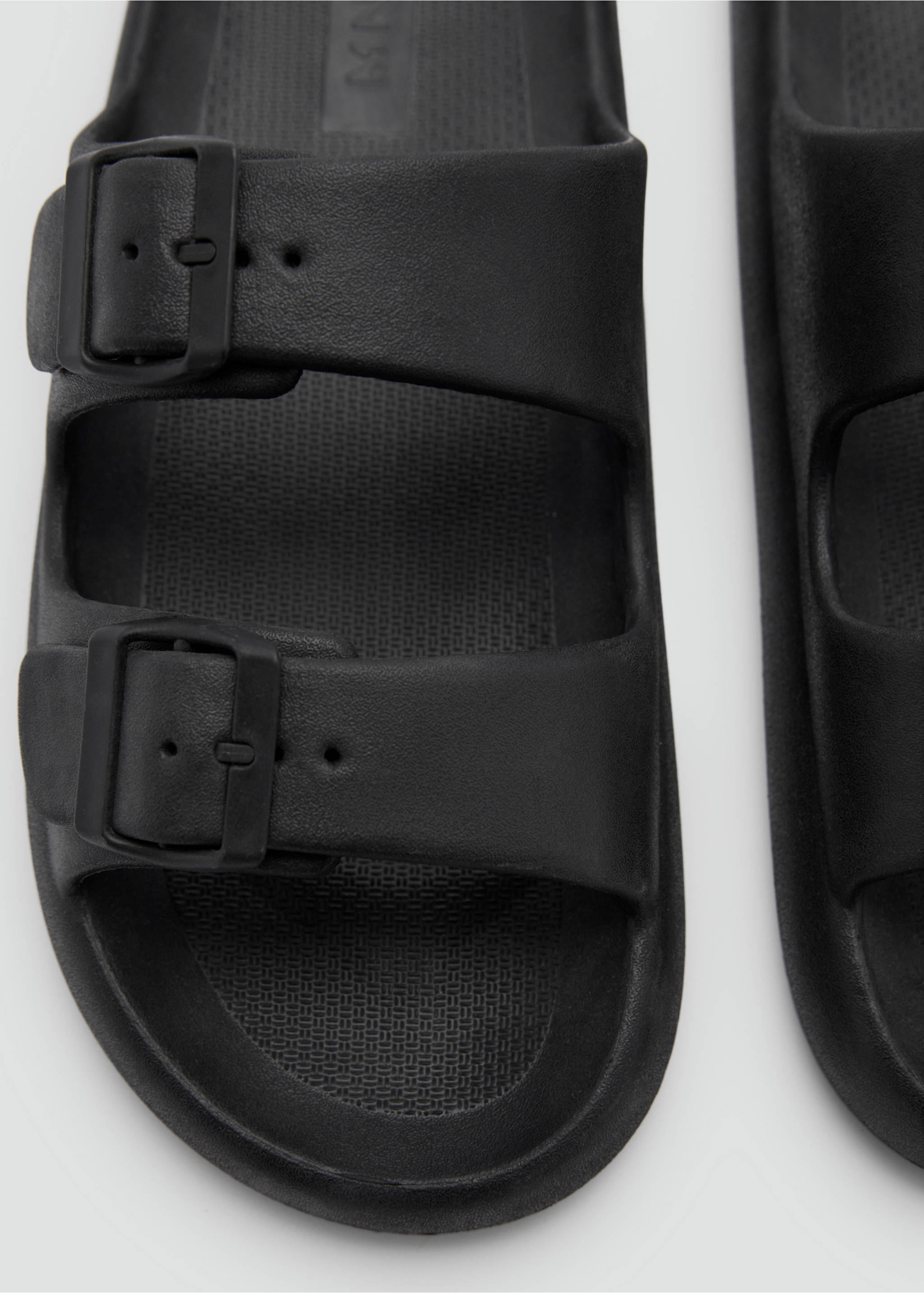 Double-buckle rubber sandals - Details of the article 2, Black. Ref: 67086000-00.