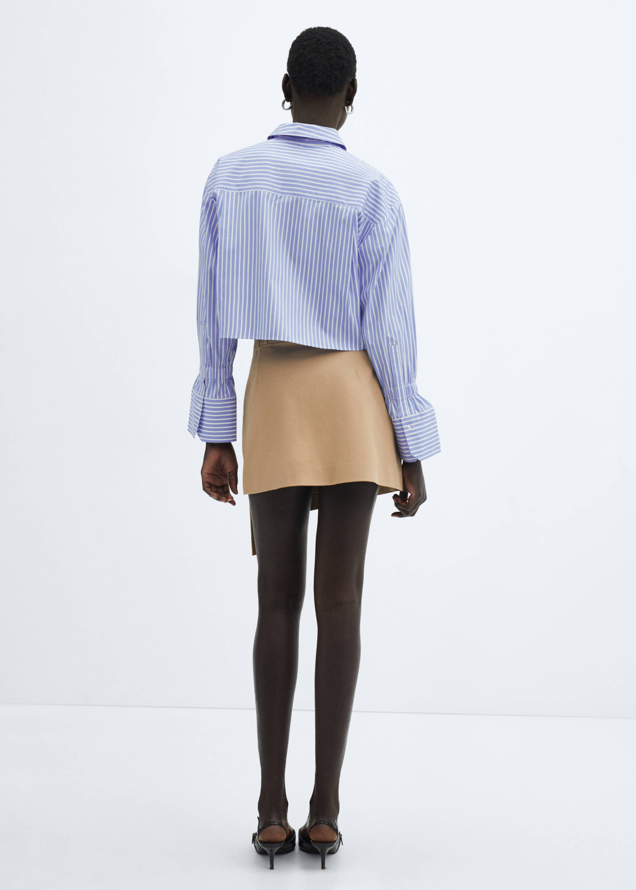 Skjørt med folder og spenne - Baksiden av artikkelen