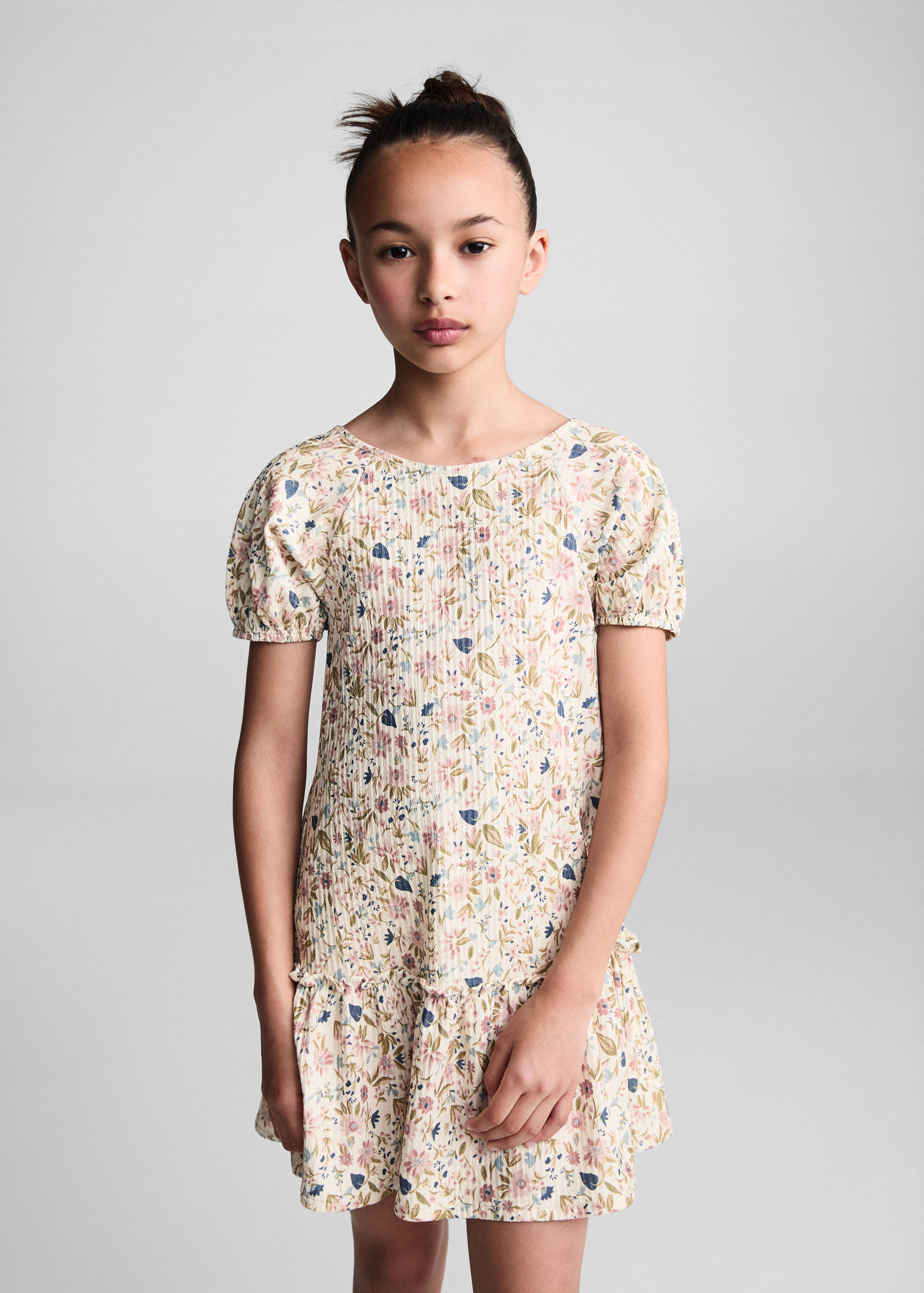 Robe à fleurs - Plan moyen
