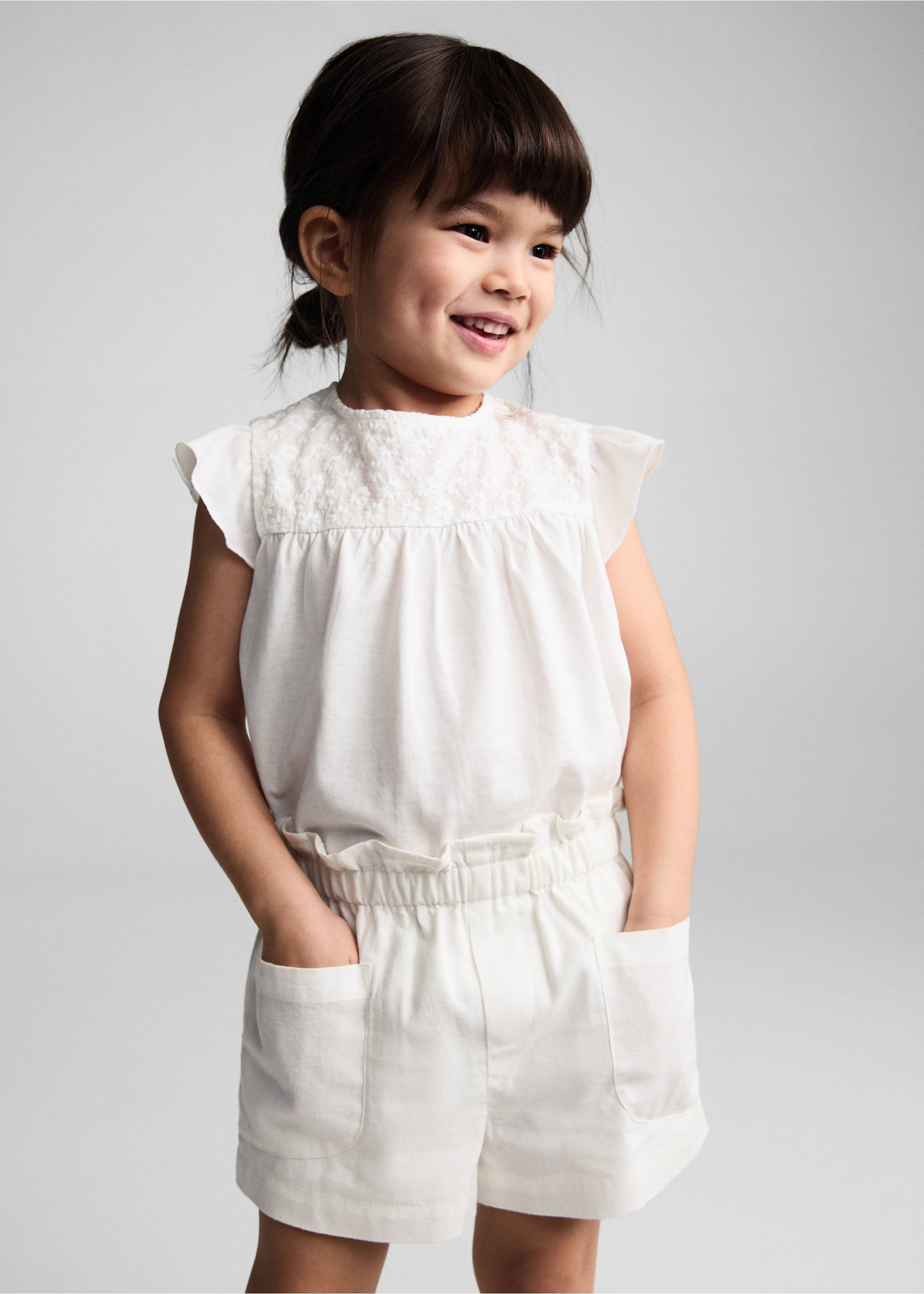 Elastic waist shorts - Medium plane, Off White. Ref: 67086027-00.