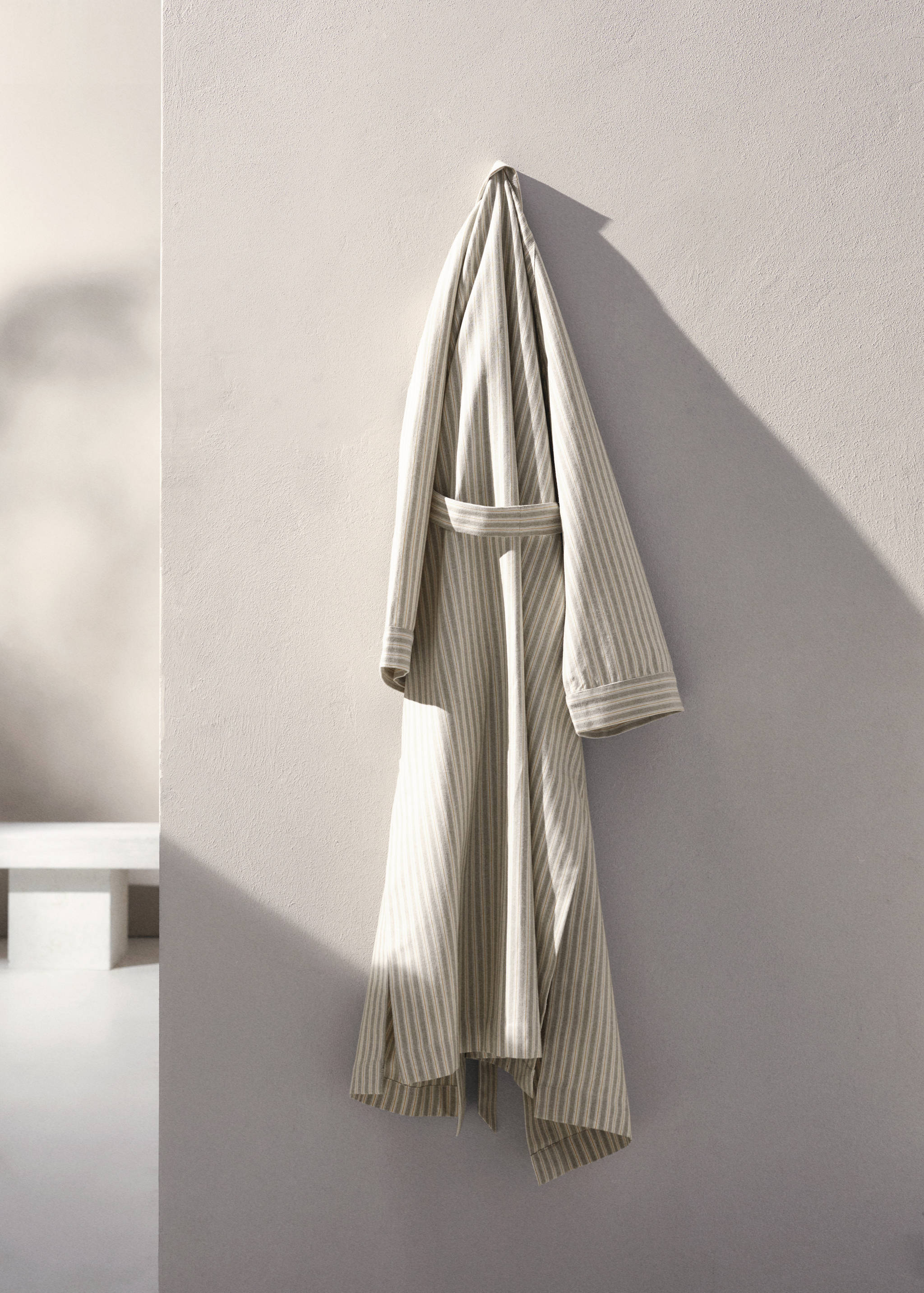 Striped cotton pool robe - General plane