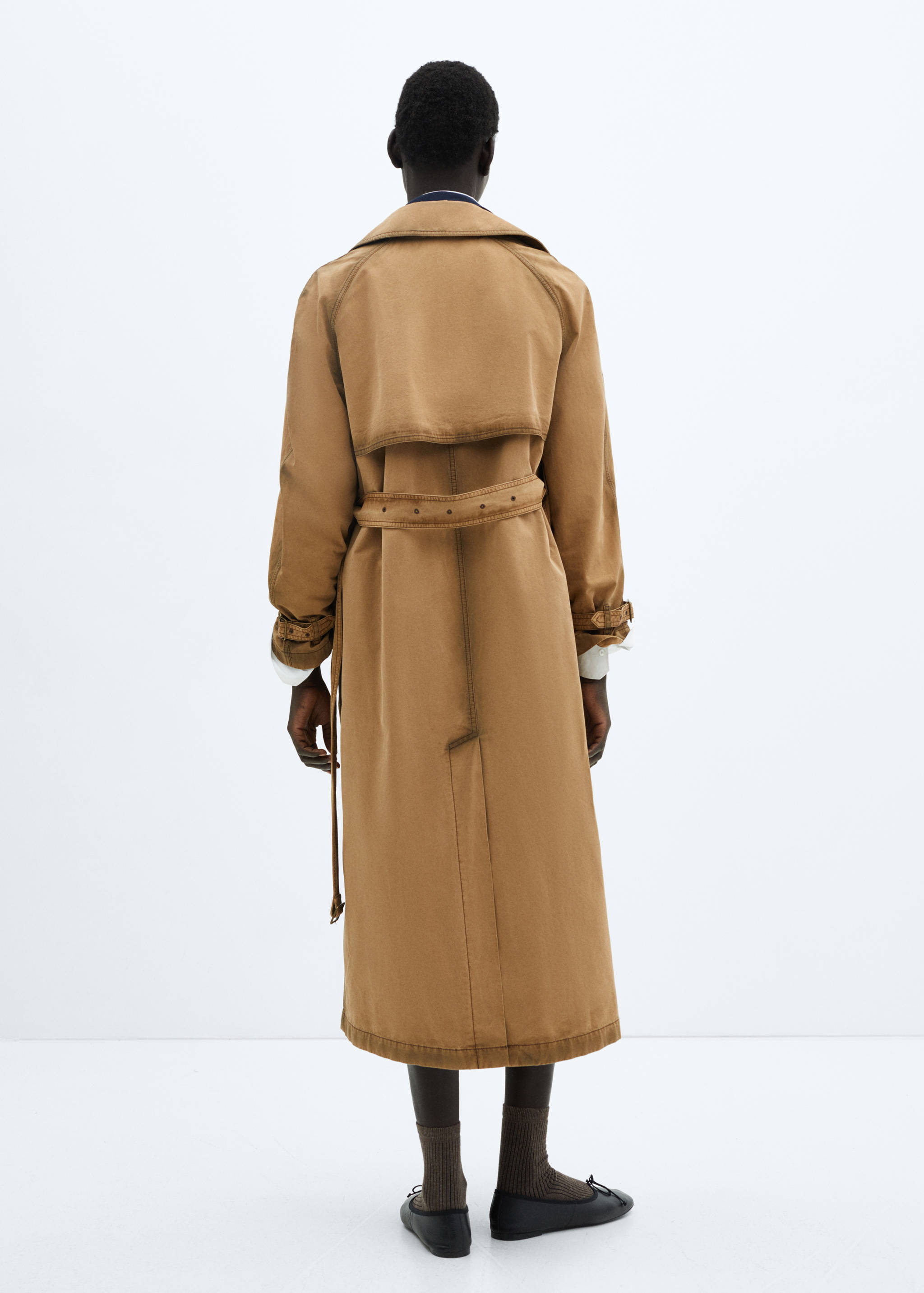 Worn-effect trench coat - Reverse of the article