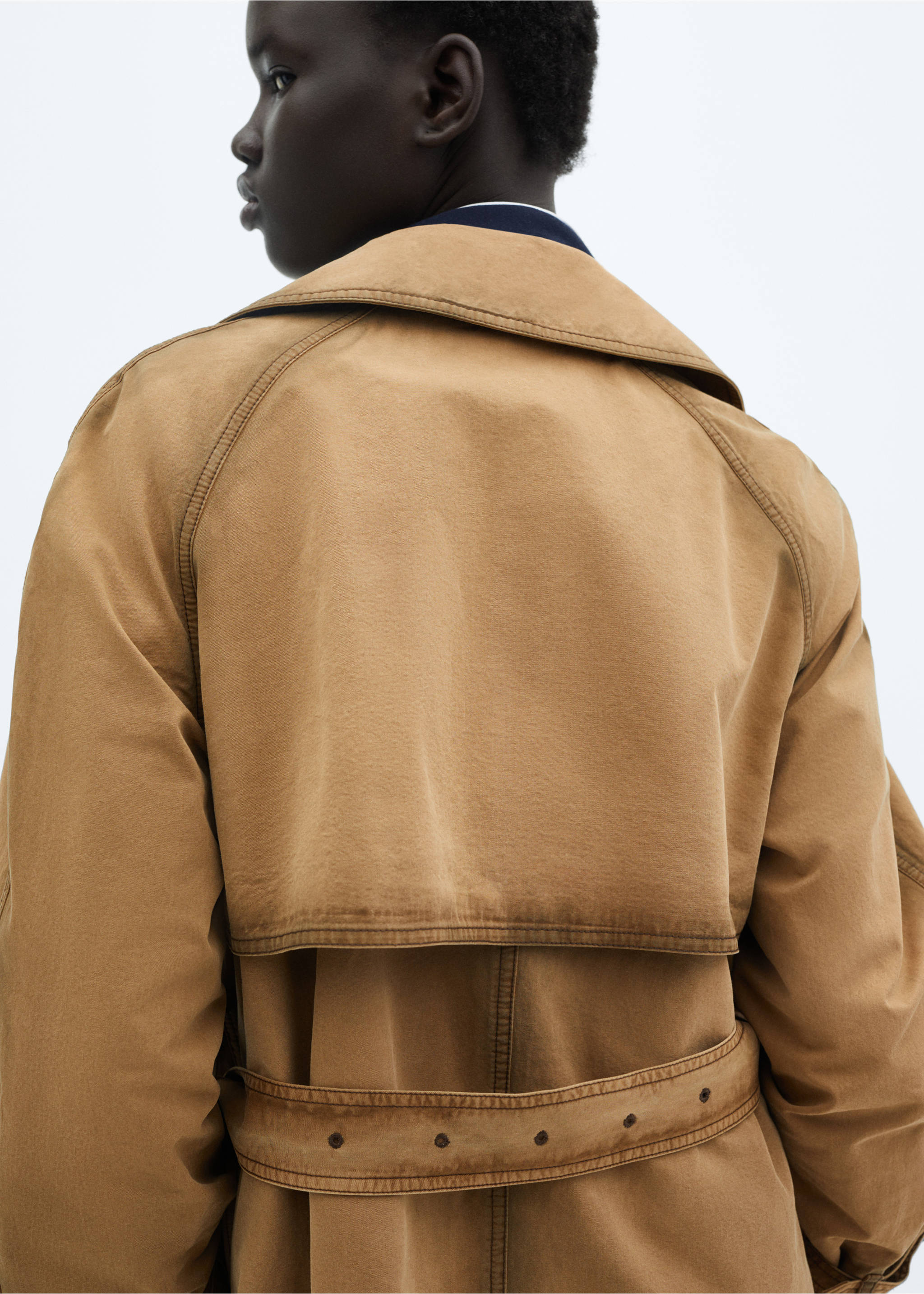 Worn-effect trench coat - Details of the article 4, Brown. Ref: 67086315-00.
