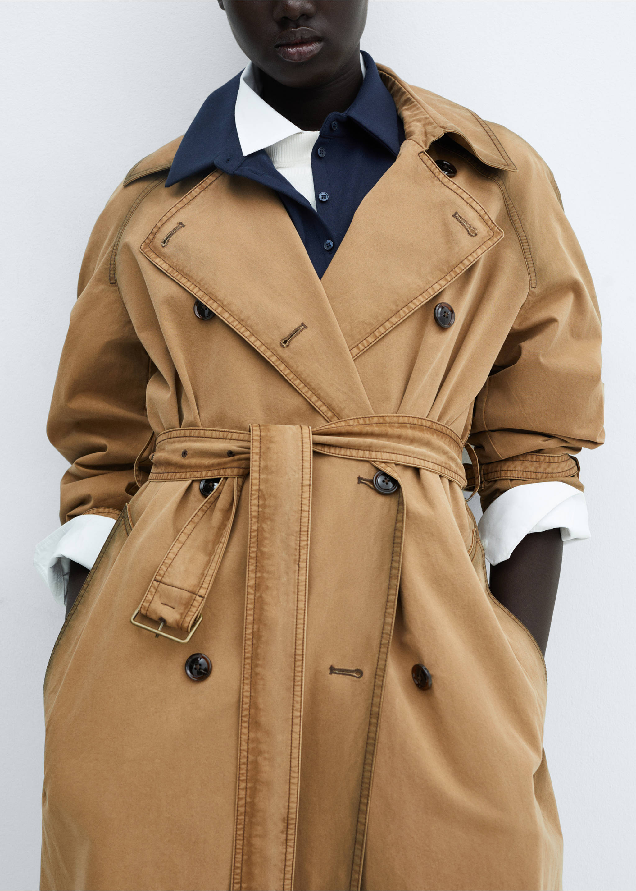 Worn-effect trench coat - Details of the article 6, Brown. Ref: 67086315-00.