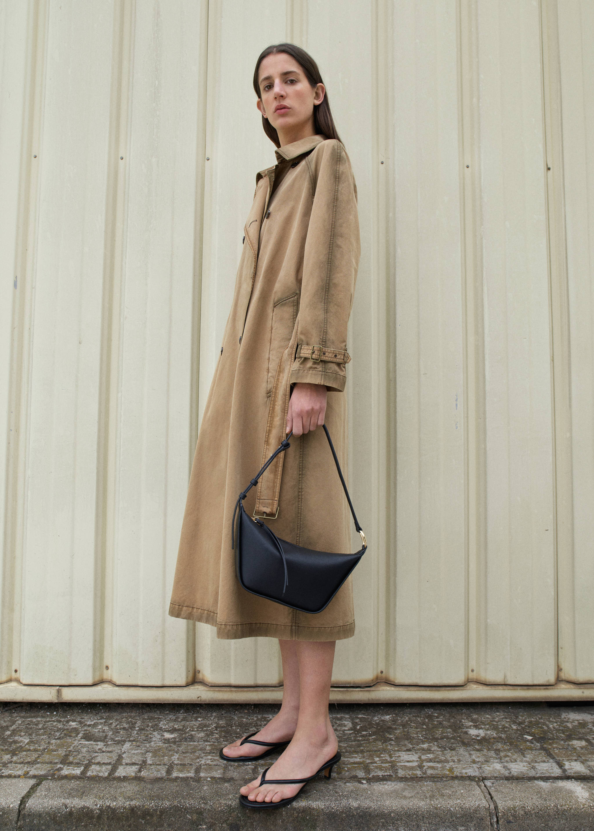 Worn-effect trench coat - Details of the article 7, Brown. Ref: 67086315-00.