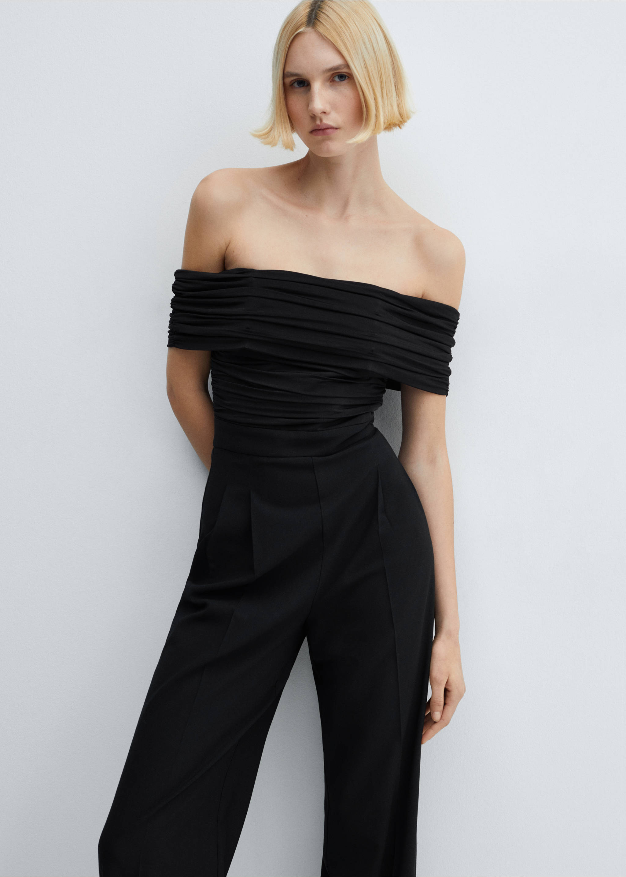 Off-the-shoulder jumpsuit with gathered detail - Medium plane, Black. Ref: 67086342-00.