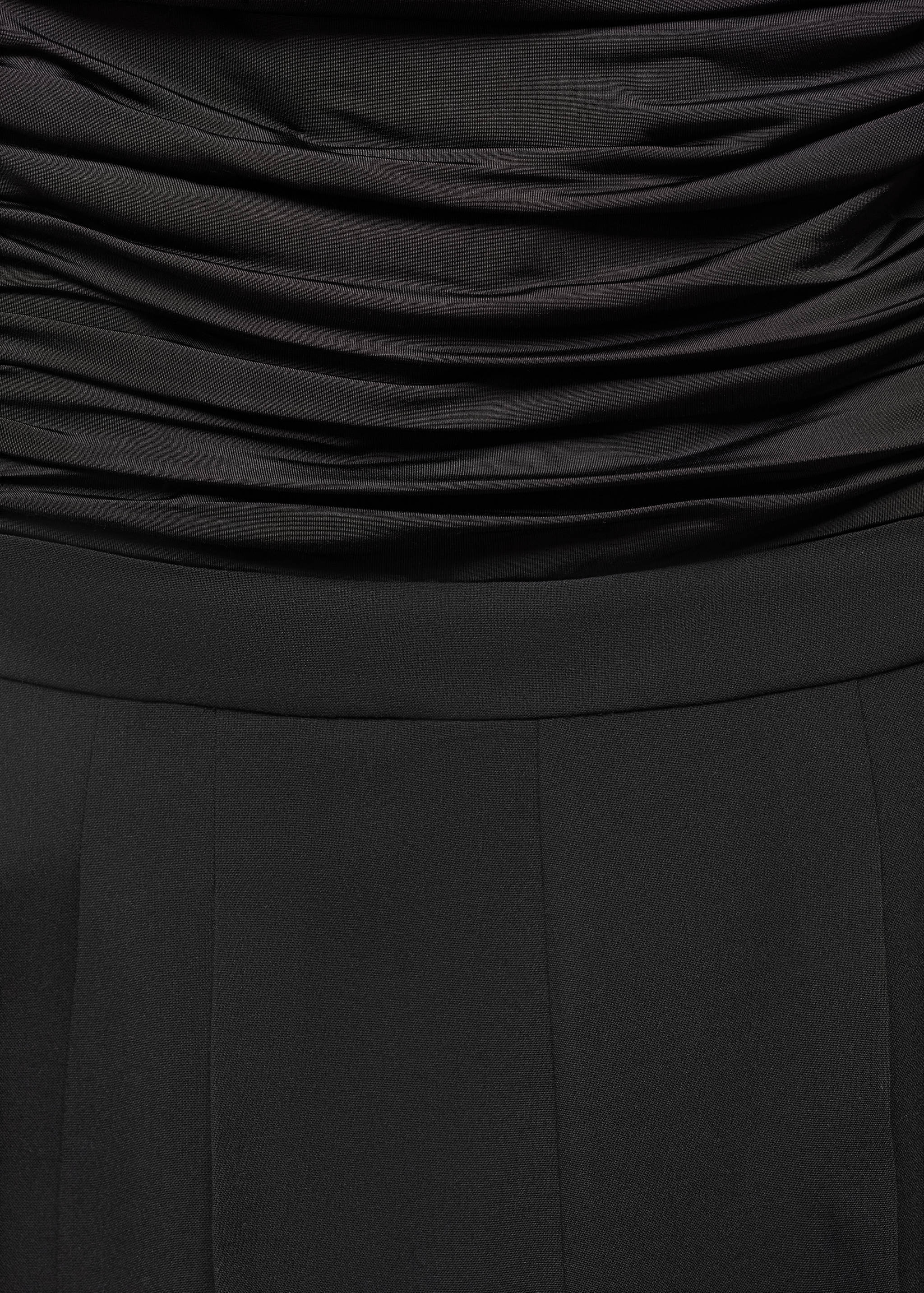 Schulterfreier Jumpsuit mit Raffdetail - Detail des Artikels 8