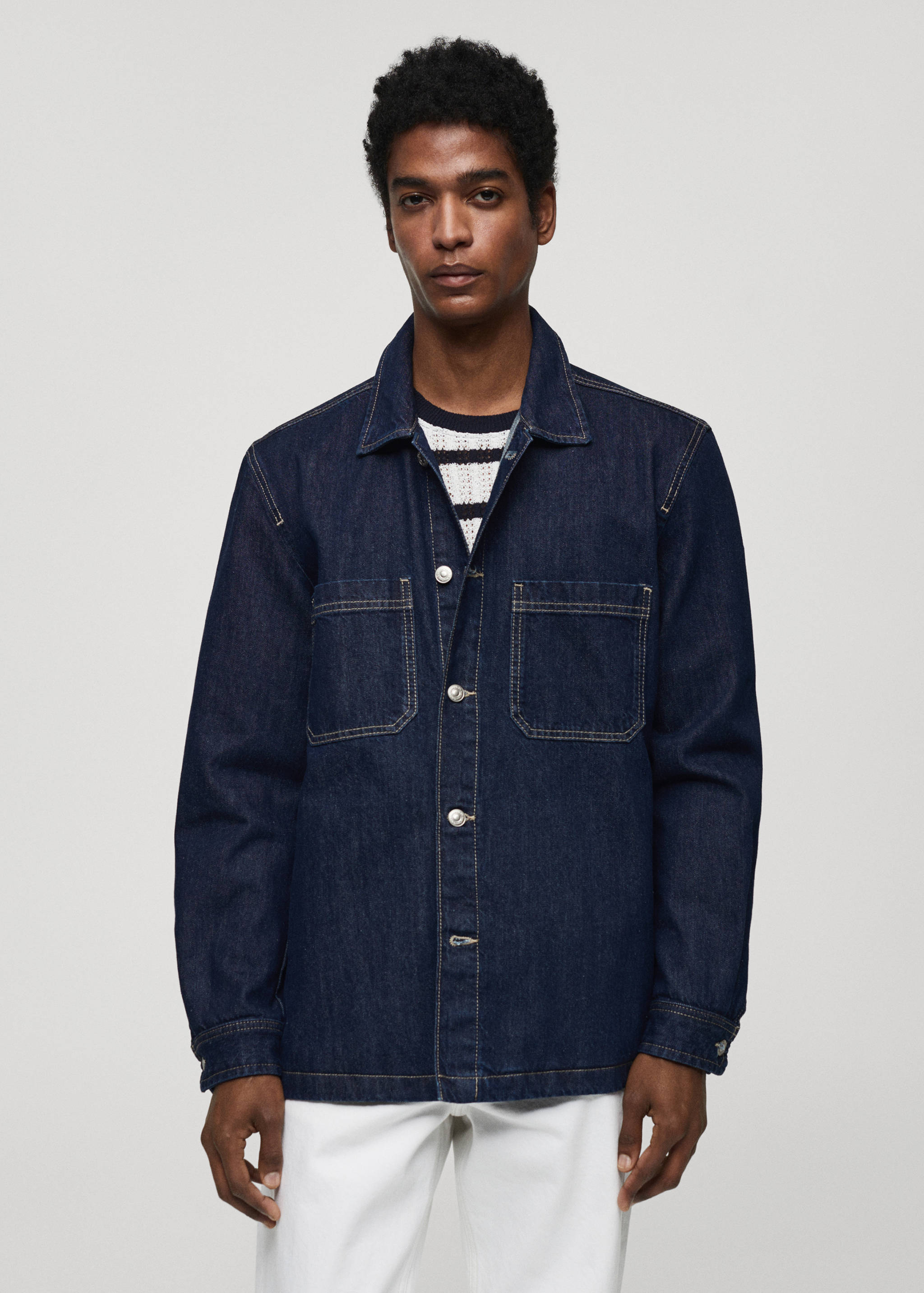 Sobrecamisa de ganga com bolsos - Plano médio