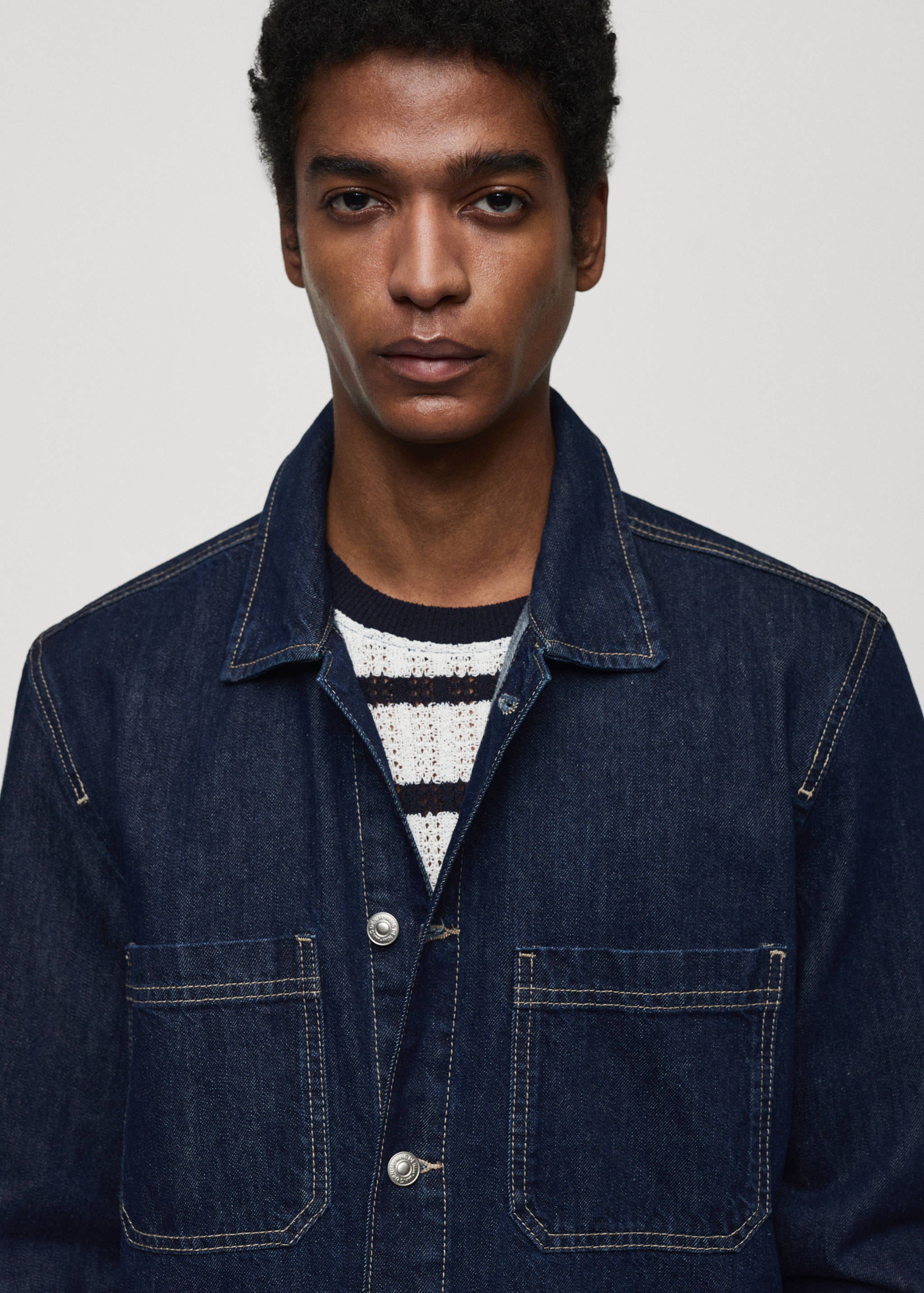 Sobrecamisa de ganga com bolsos - Pormenor do artigo 1