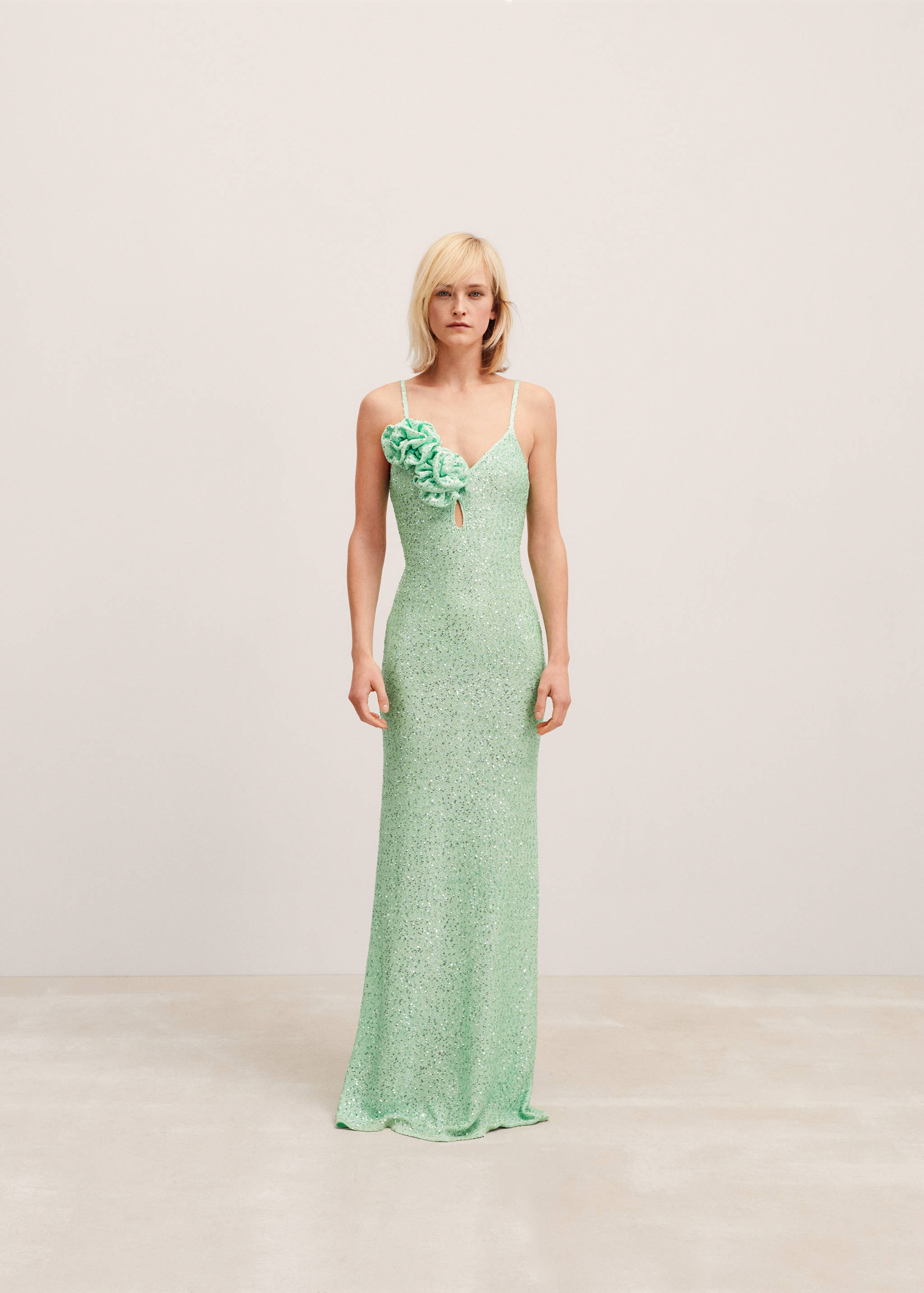 Paillettenkleid mit Blumendetail - Allgemeine Ansicht