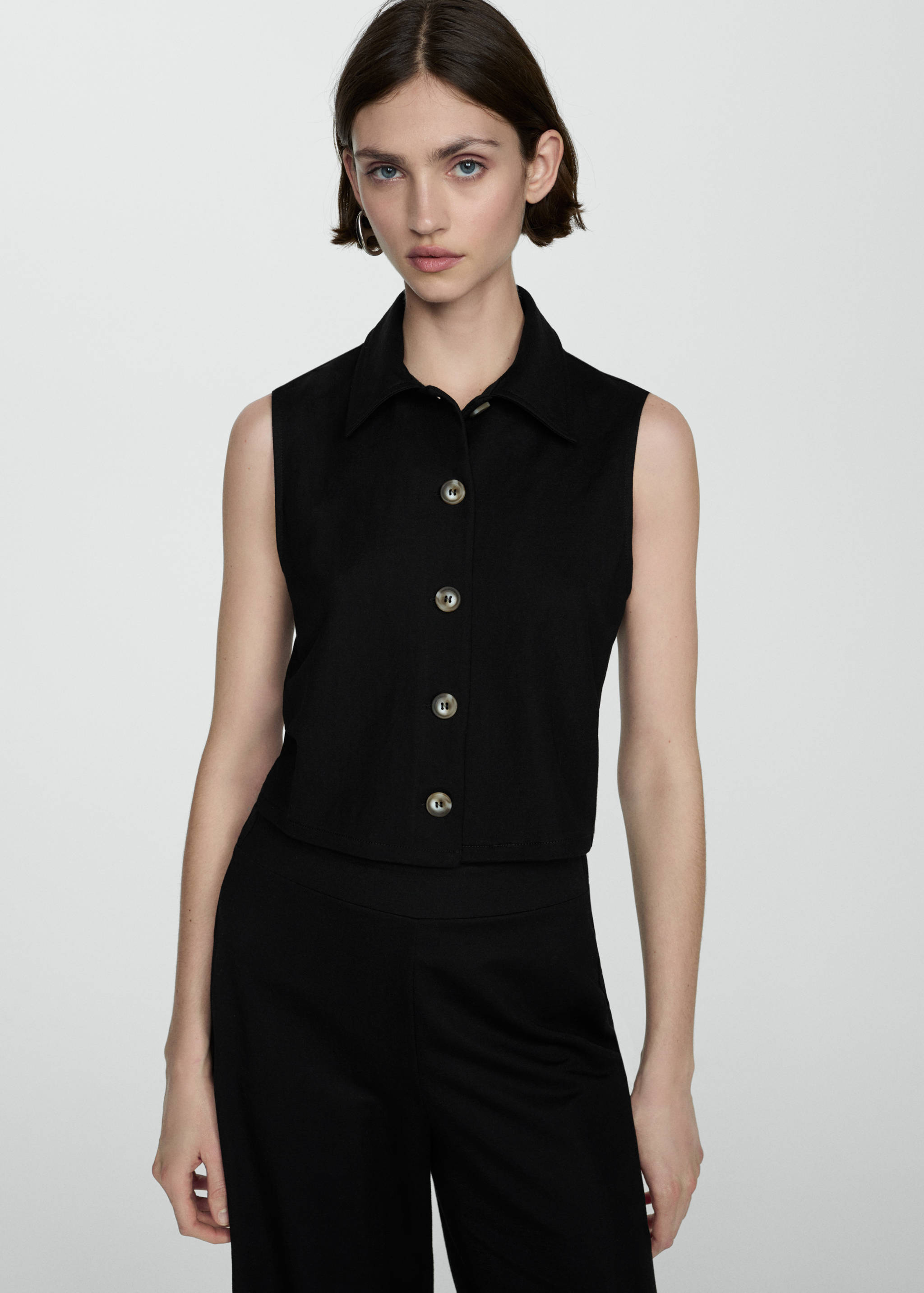 Chaleco cuello camisero - Plano medio