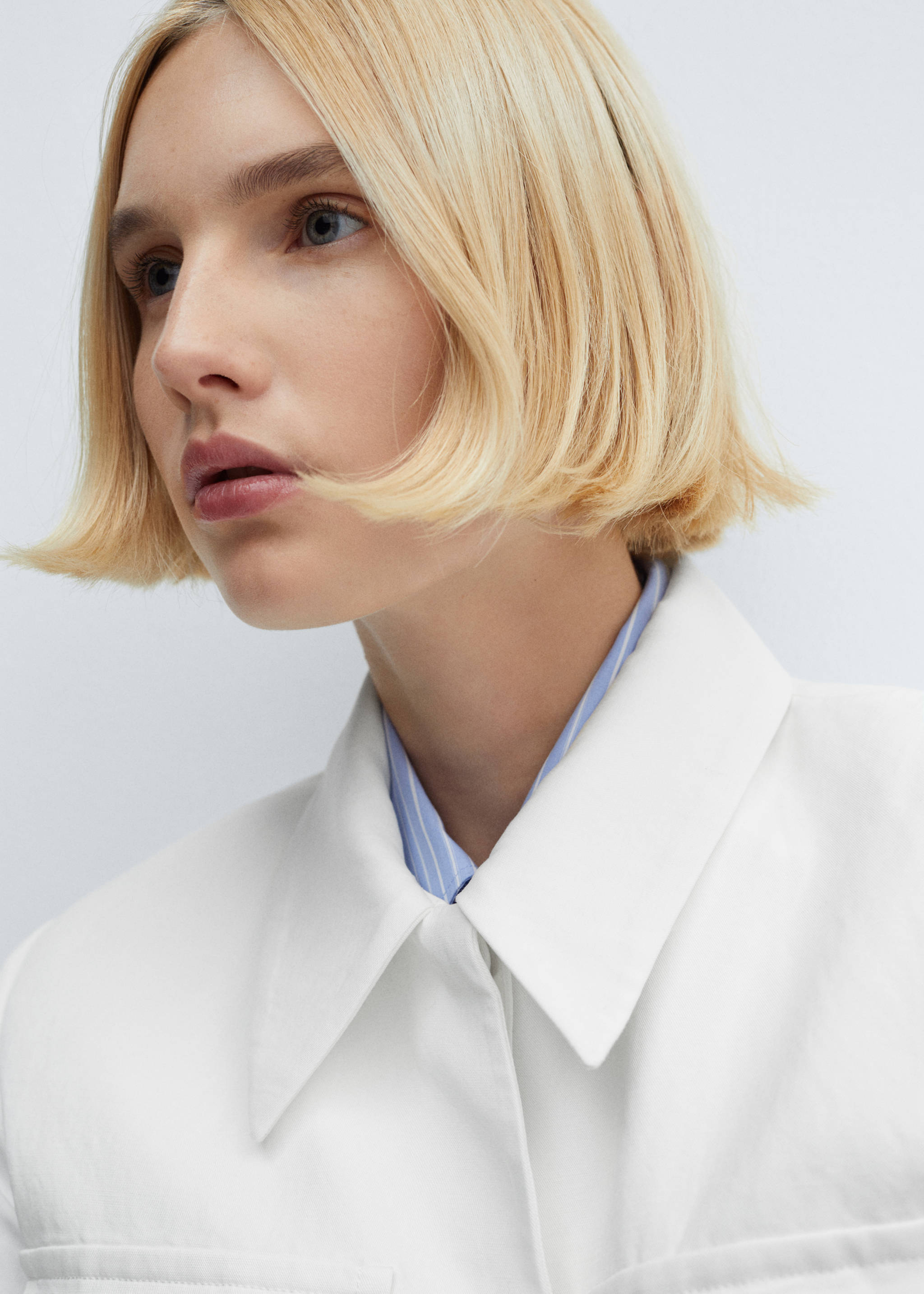 Chaqueta crop traje bolsillos - Detalle del artículo 1